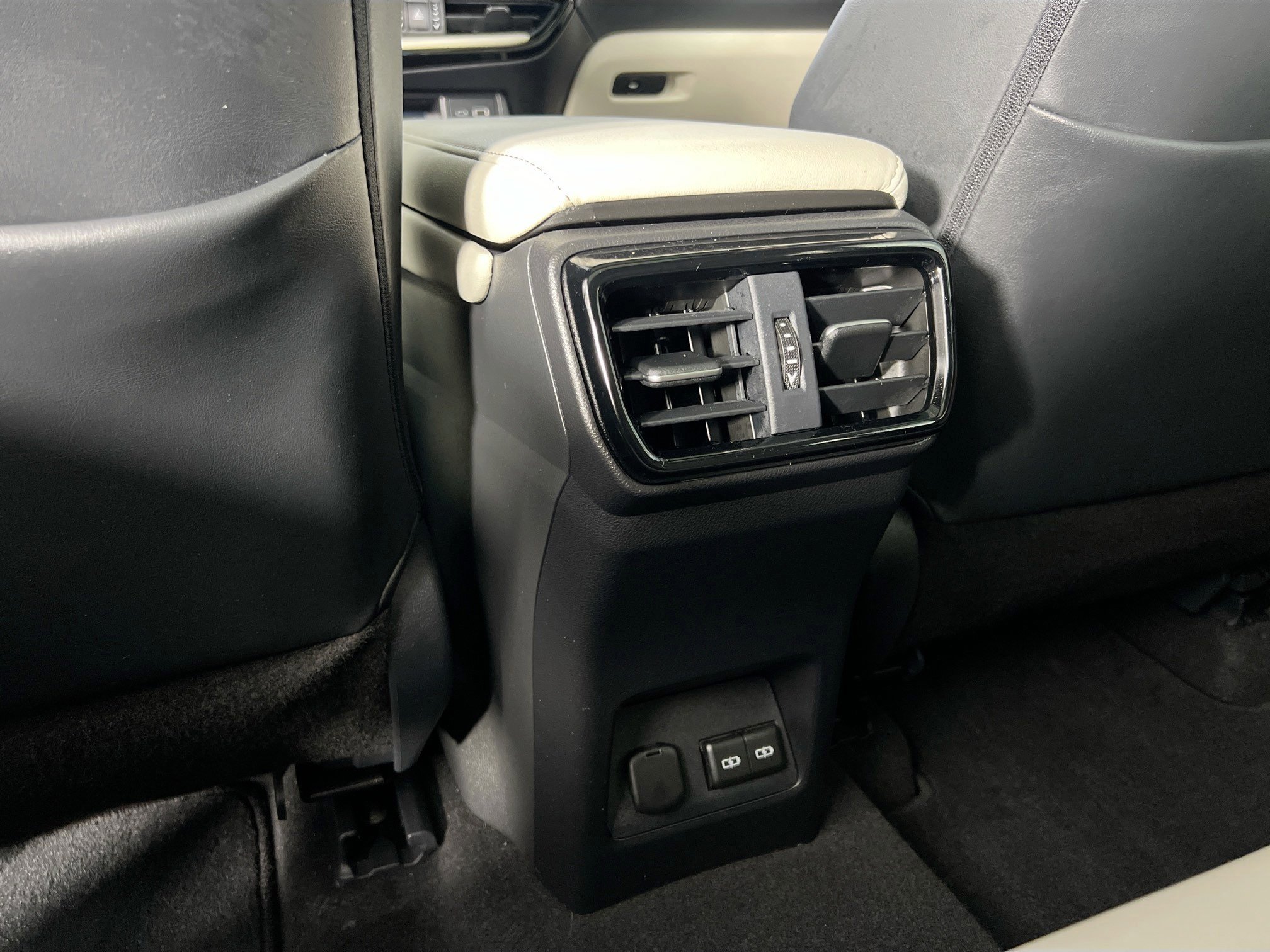 2025 Lexus NX 350 - Photo 32
