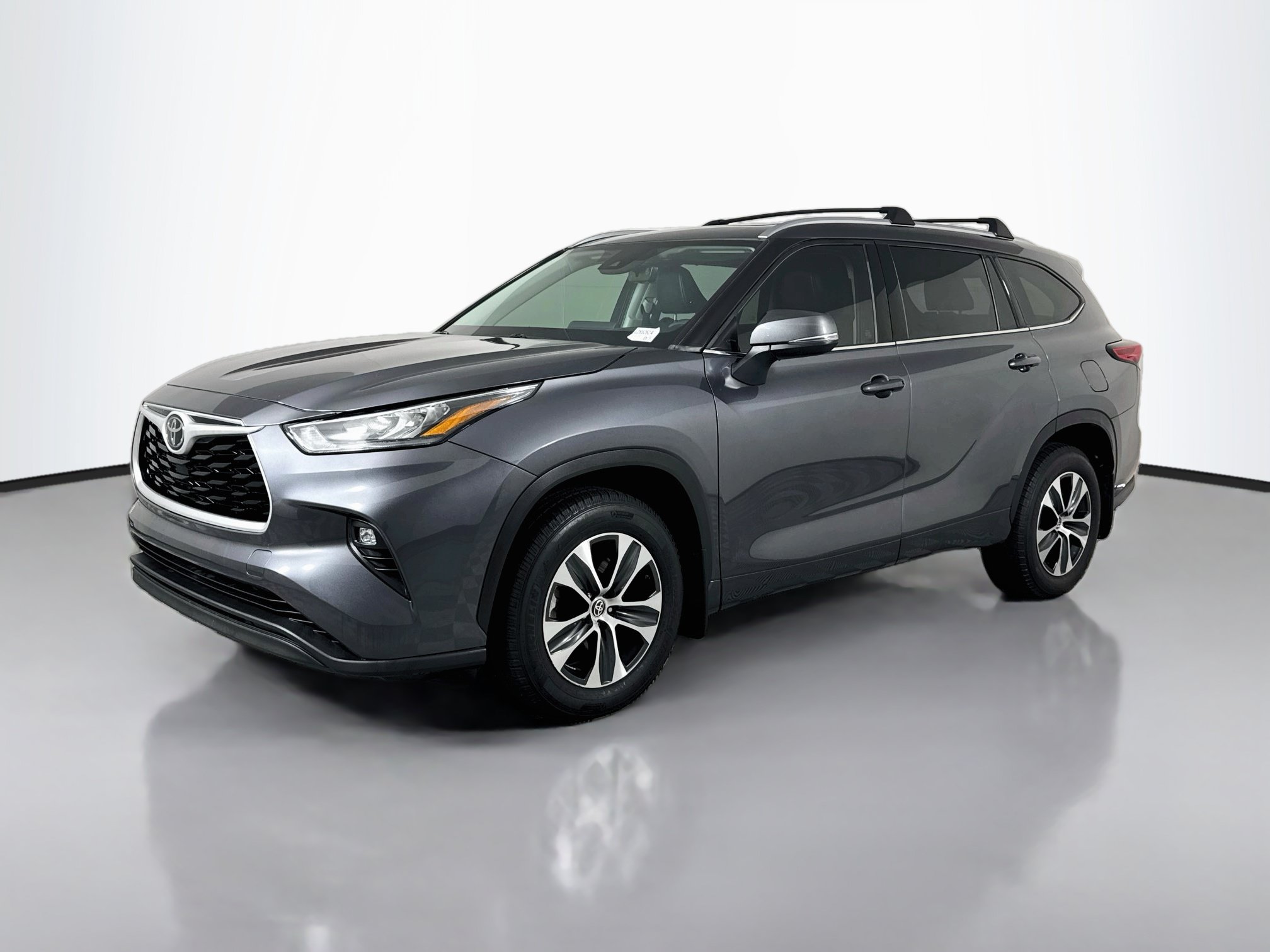 Used 2020 Toyota Highlander XLE Sport Utility