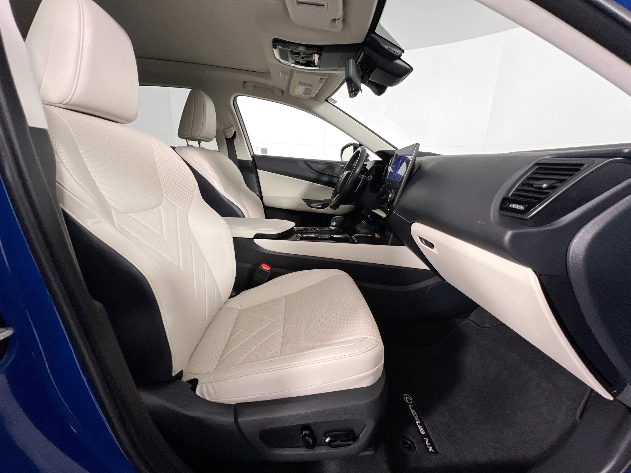 2025 Lexus NX 350 - Photo 29