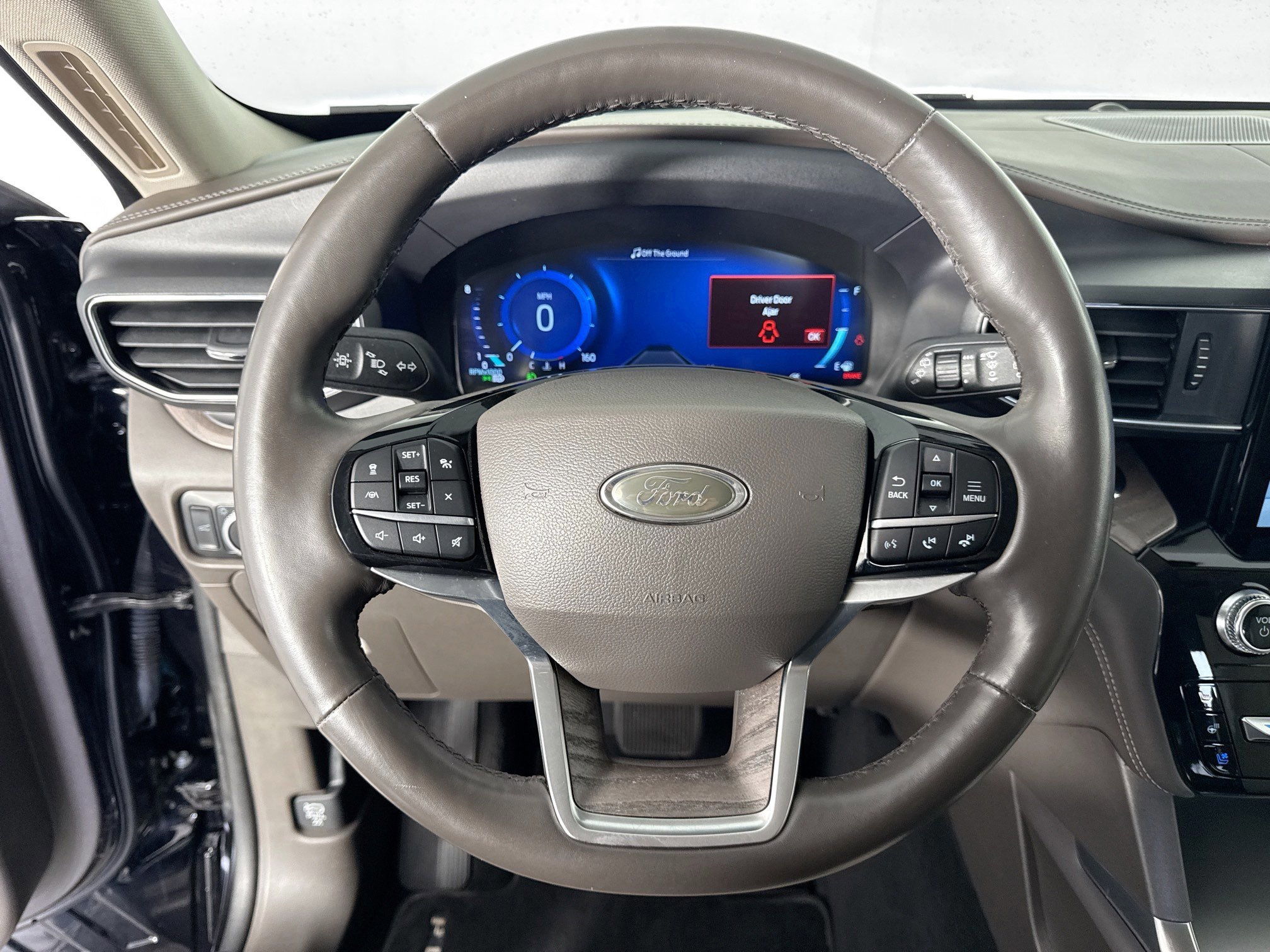 2023 Ford Explorer Platinum - Photo 16