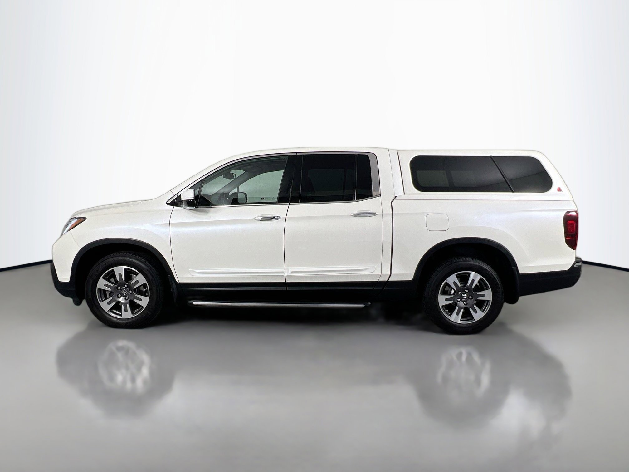 2017 Honda Ridgeline RTL-E photo 2
