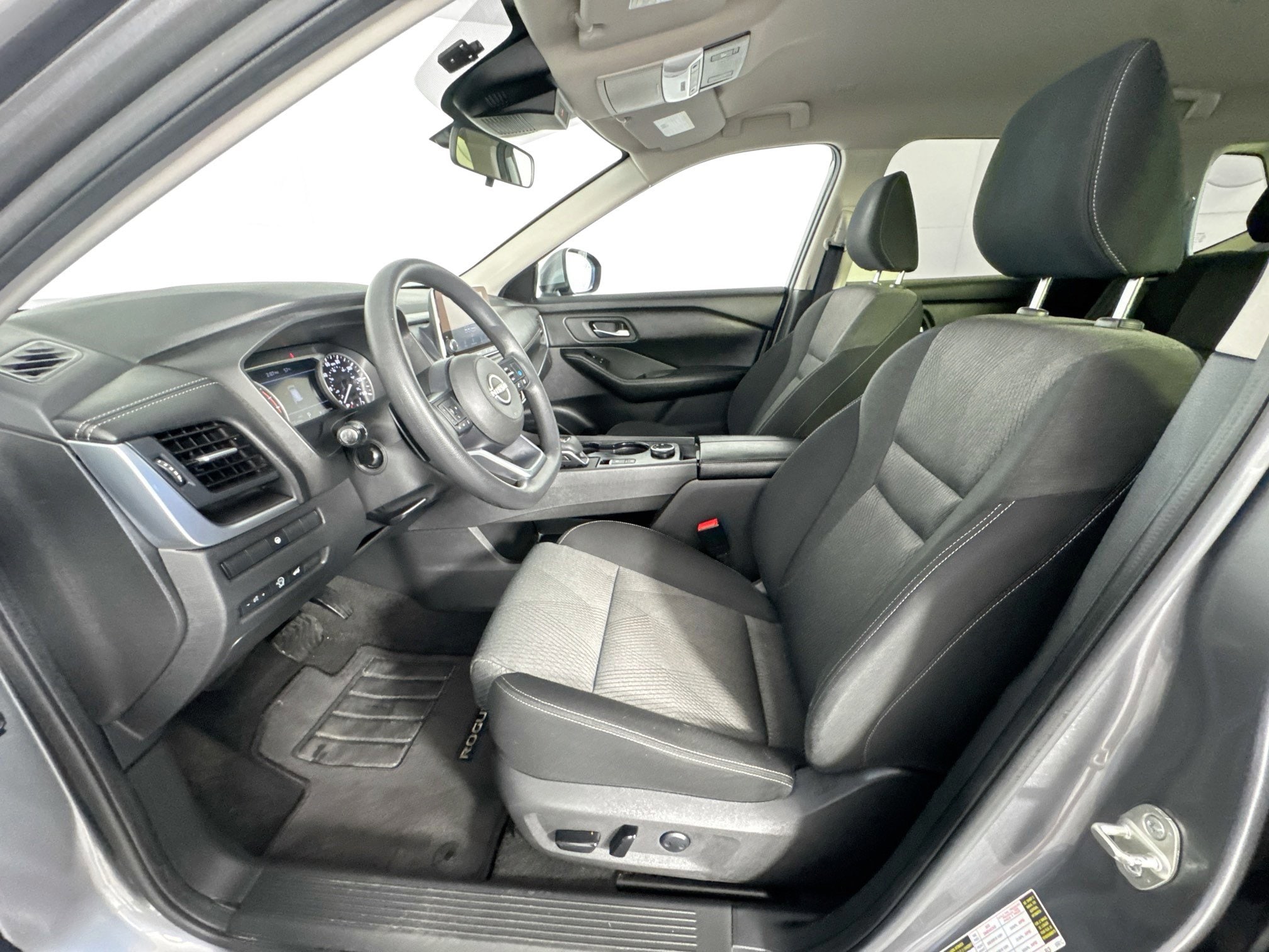 2024 Nissan Rogue SV - Photo 6