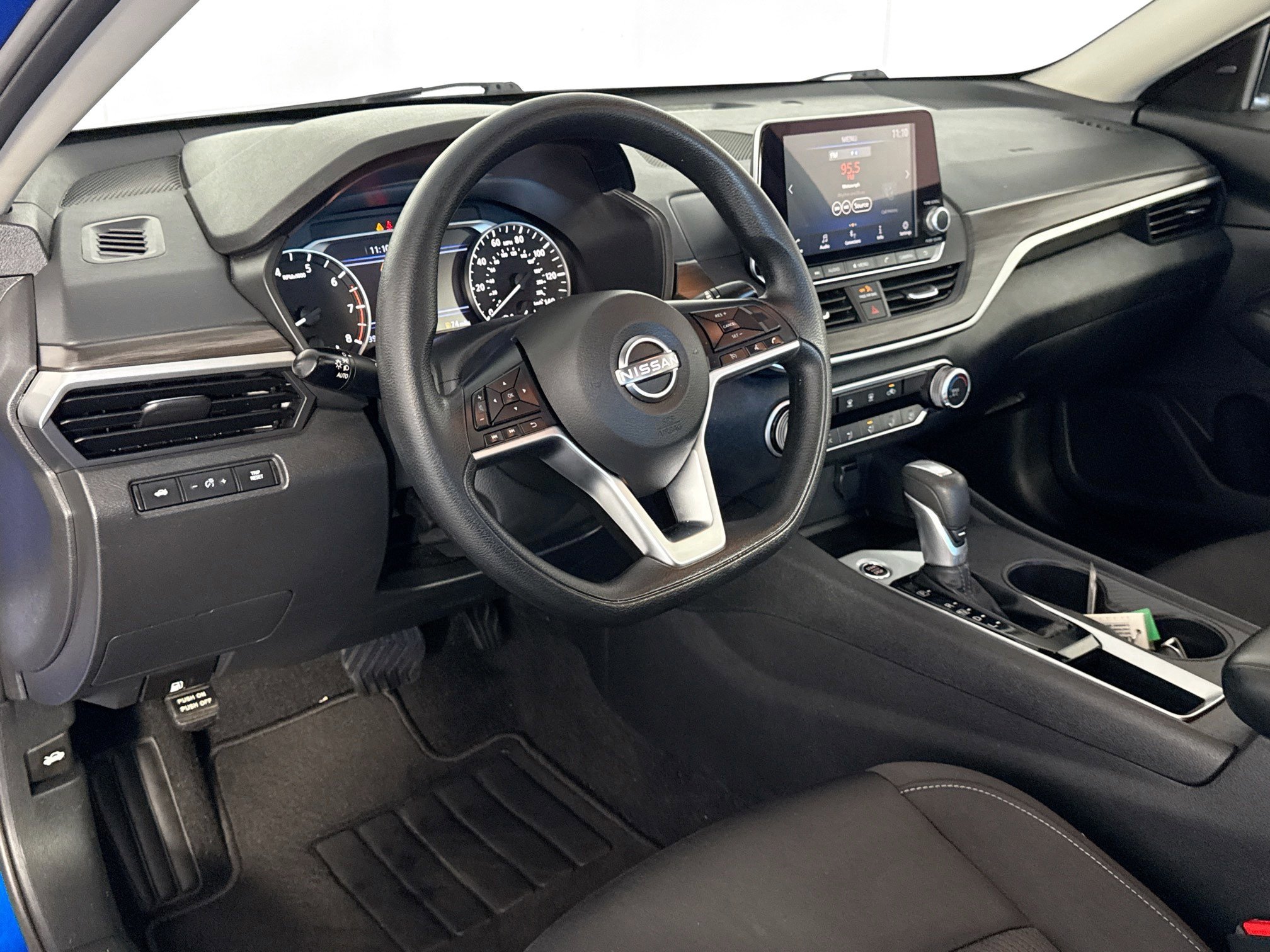 2025 Nissan Altima SV - Photo 7