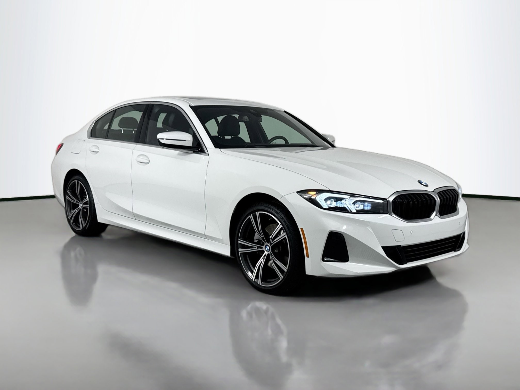 2024 BMW 3 Series 330i's photo