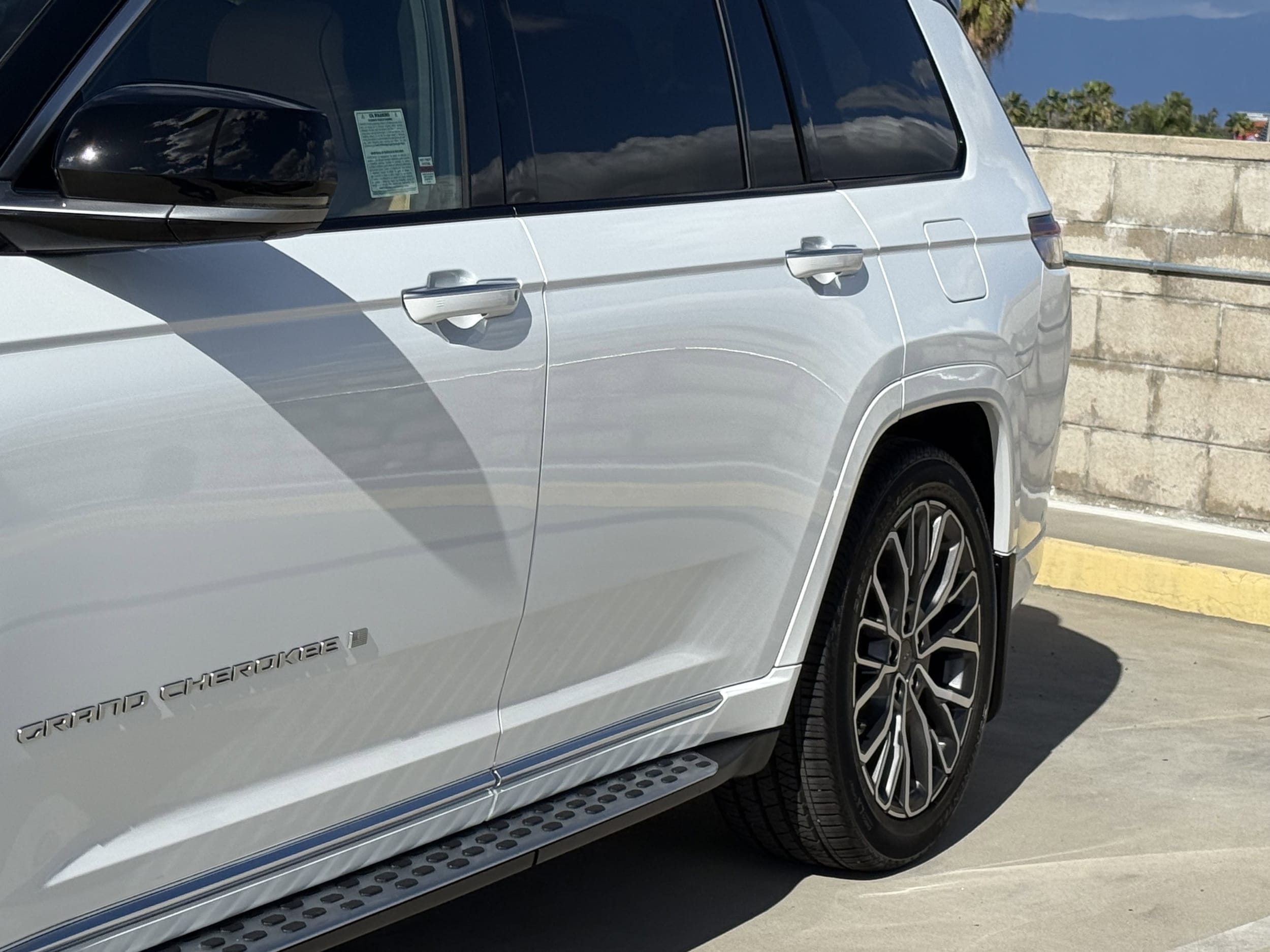 2024 Jeep Grand Cherokee L Summit photo 3