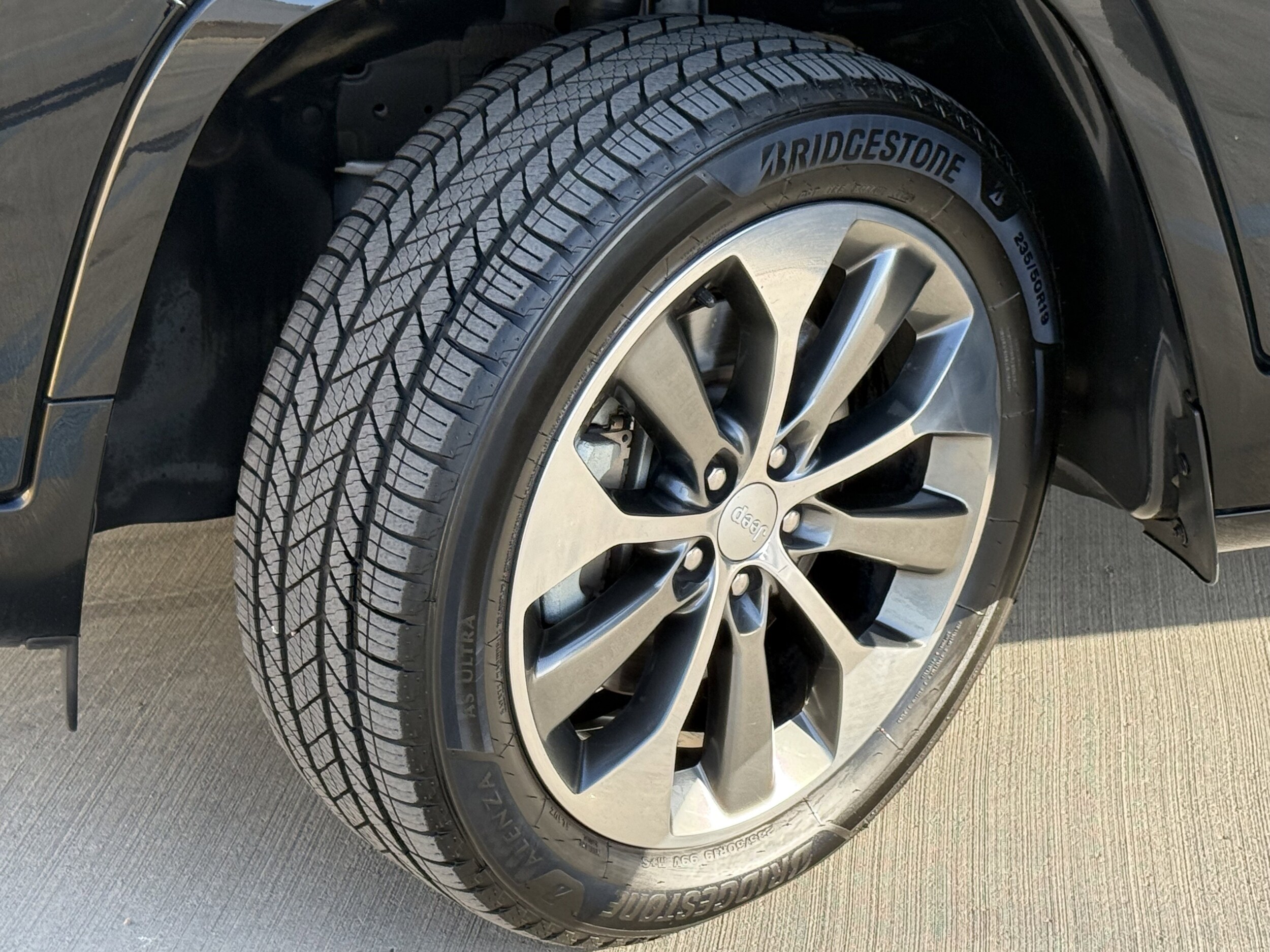 2019 Jeep Cherokee Overland - Photo 16