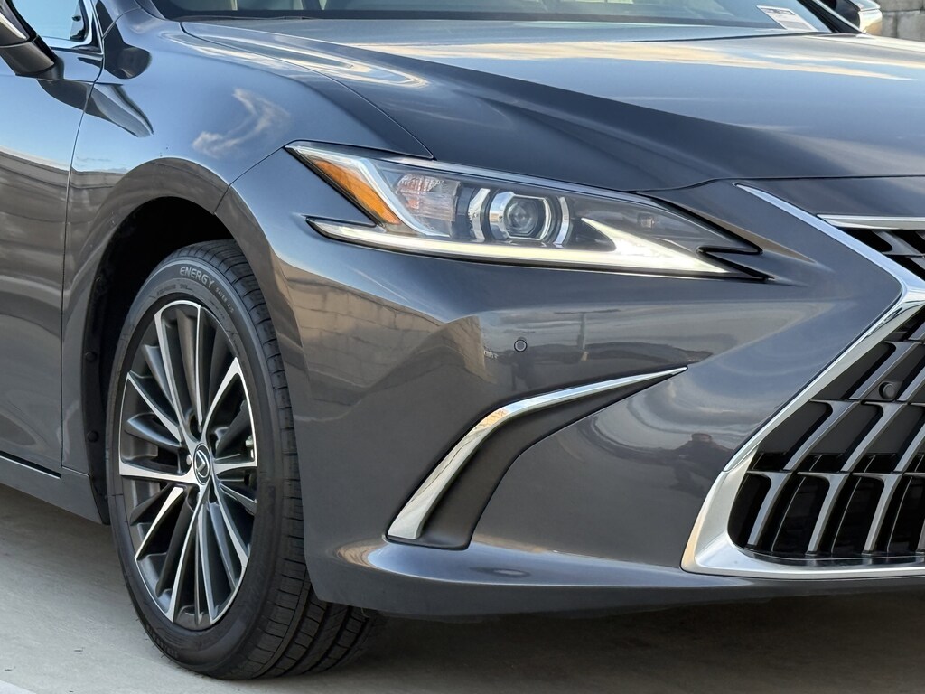 New 2025 Lexus ES ES 300h SEDAN
