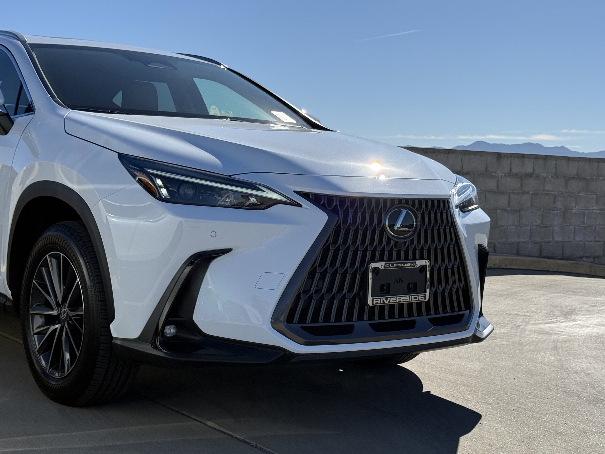 2026 Lexus NX 350h Premium photo 3