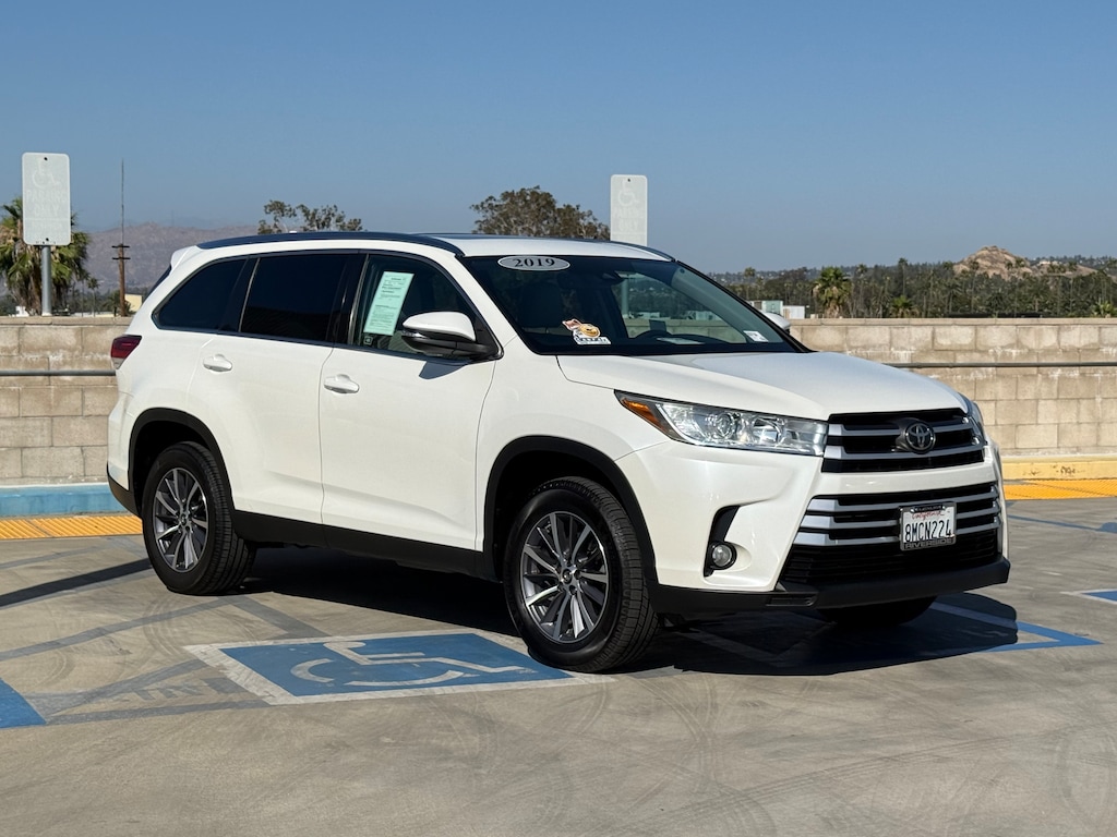 Used 2019 Toyota Highlander XLE V6 SUV