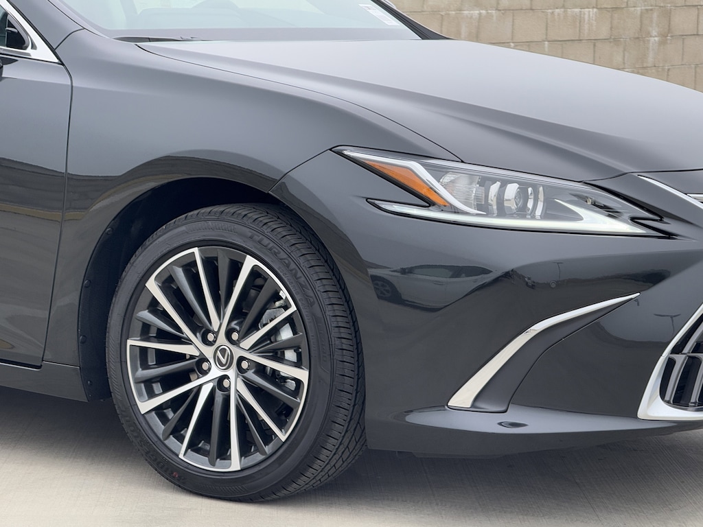 New 2025 Lexus ES 300h  SEDAN