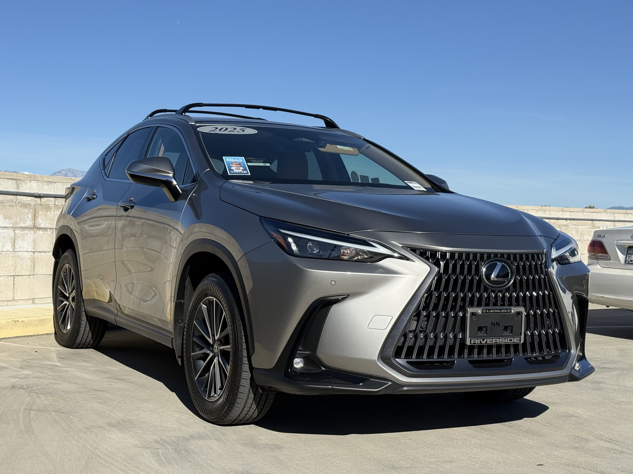 2025 Lexus NX 350h photo 2