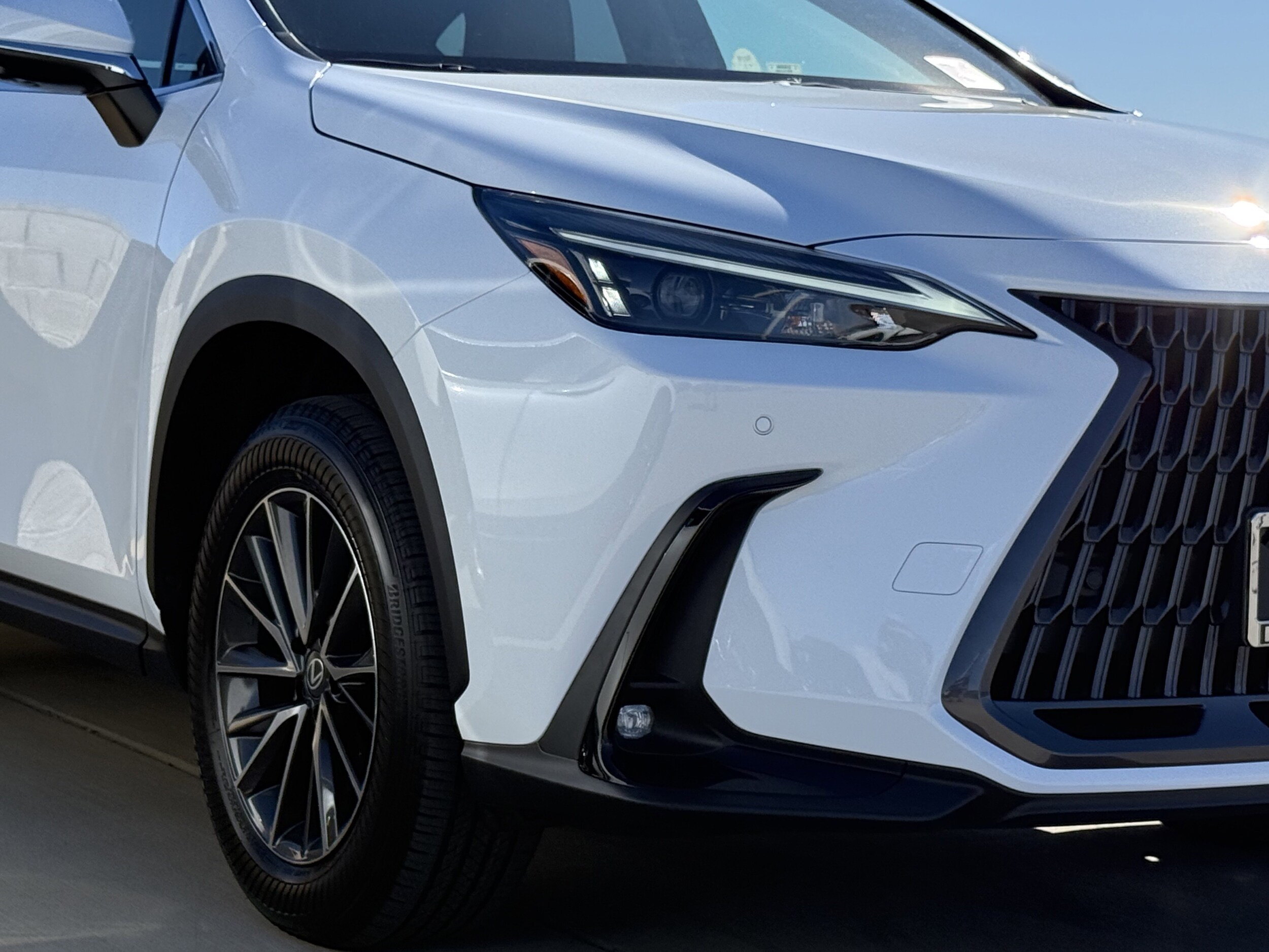 2026 Lexus NX 350h Premium photo 4