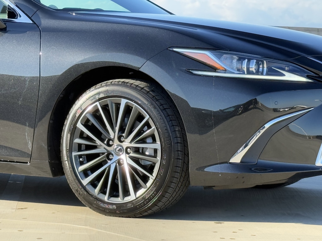 New 2025 Lexus ES ES 300h SEDAN