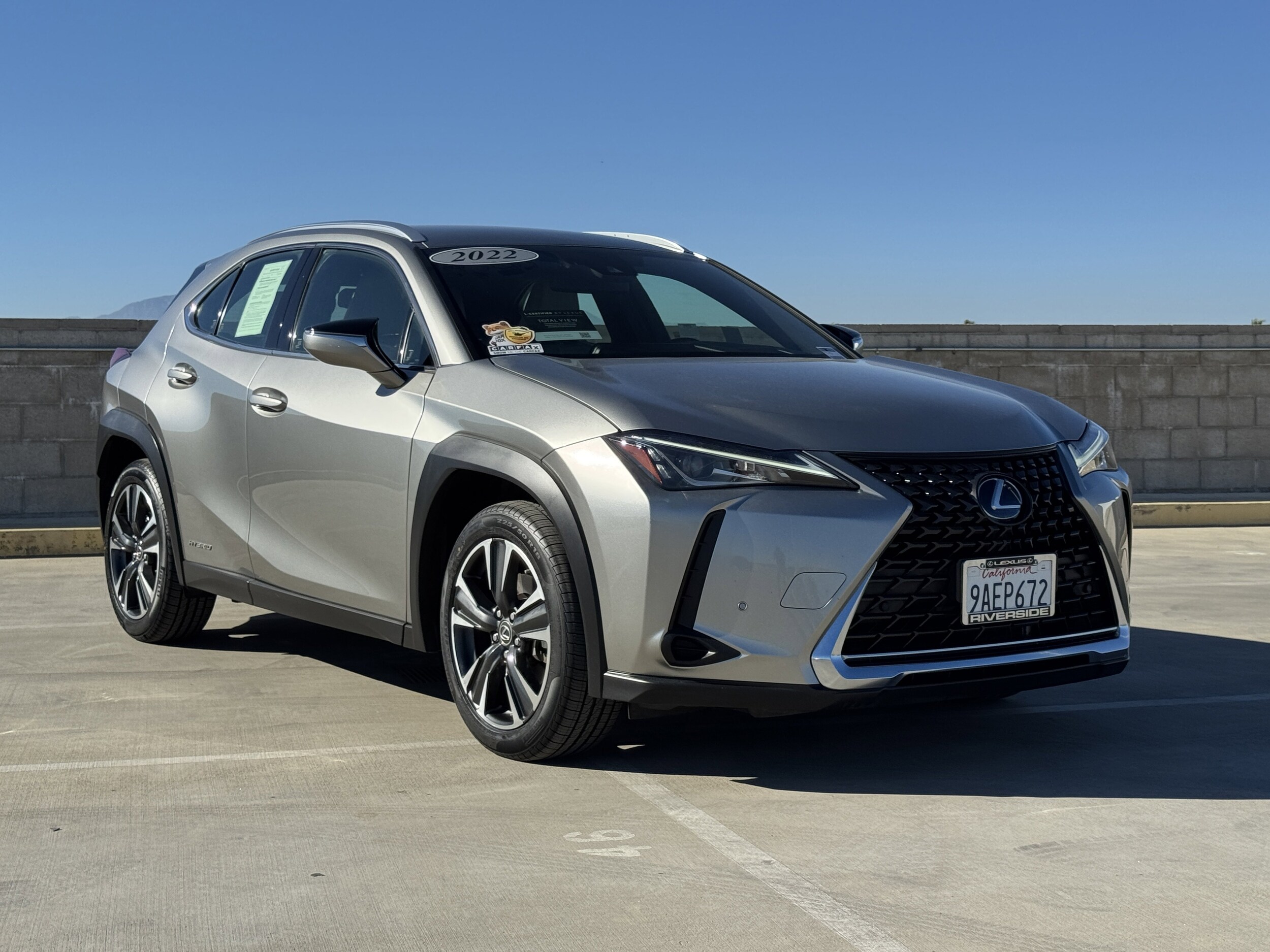 2022 Lexus UX 250h photo 2