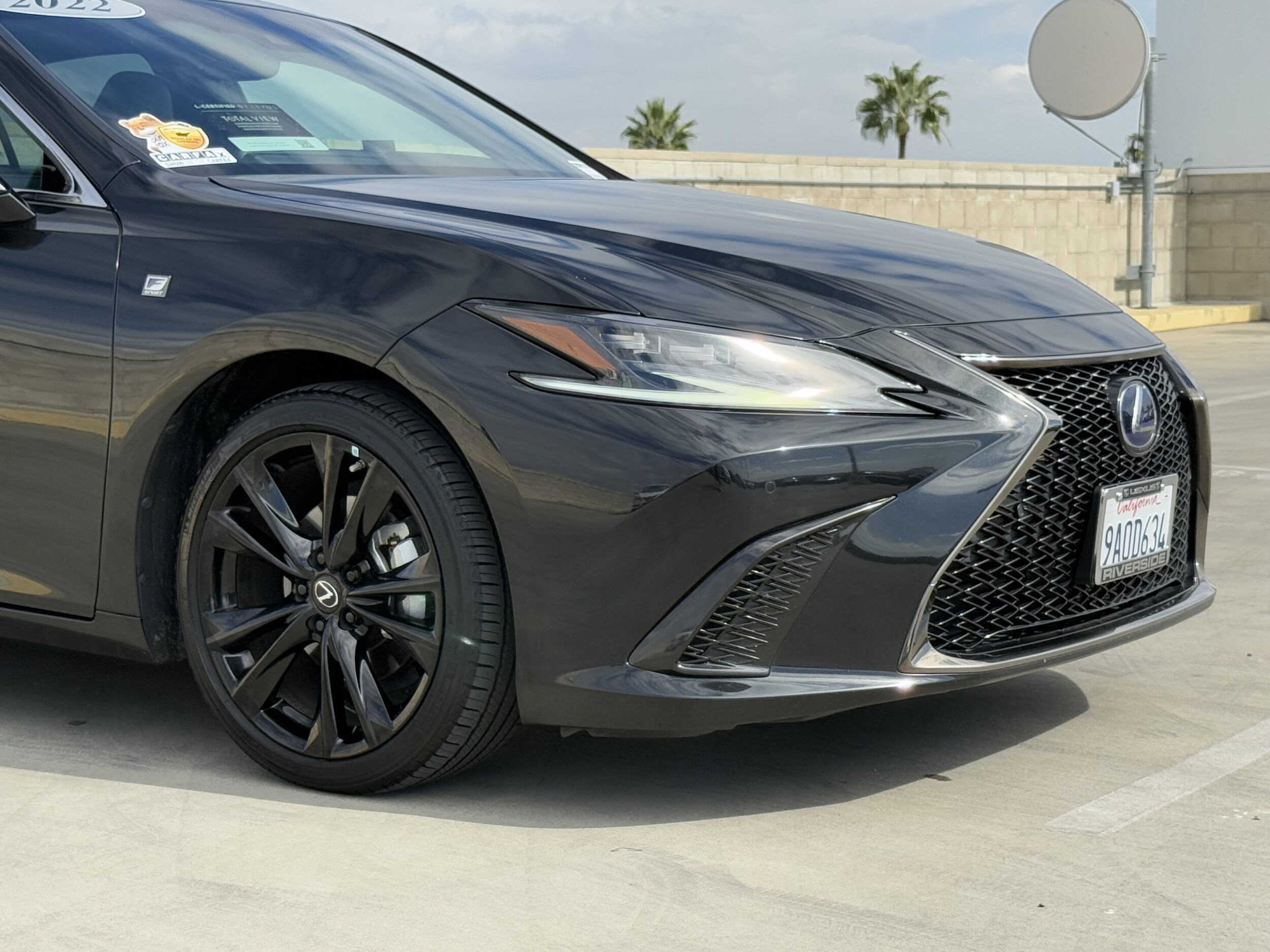 2022 Lexus ES 300h F SPORT photo 3