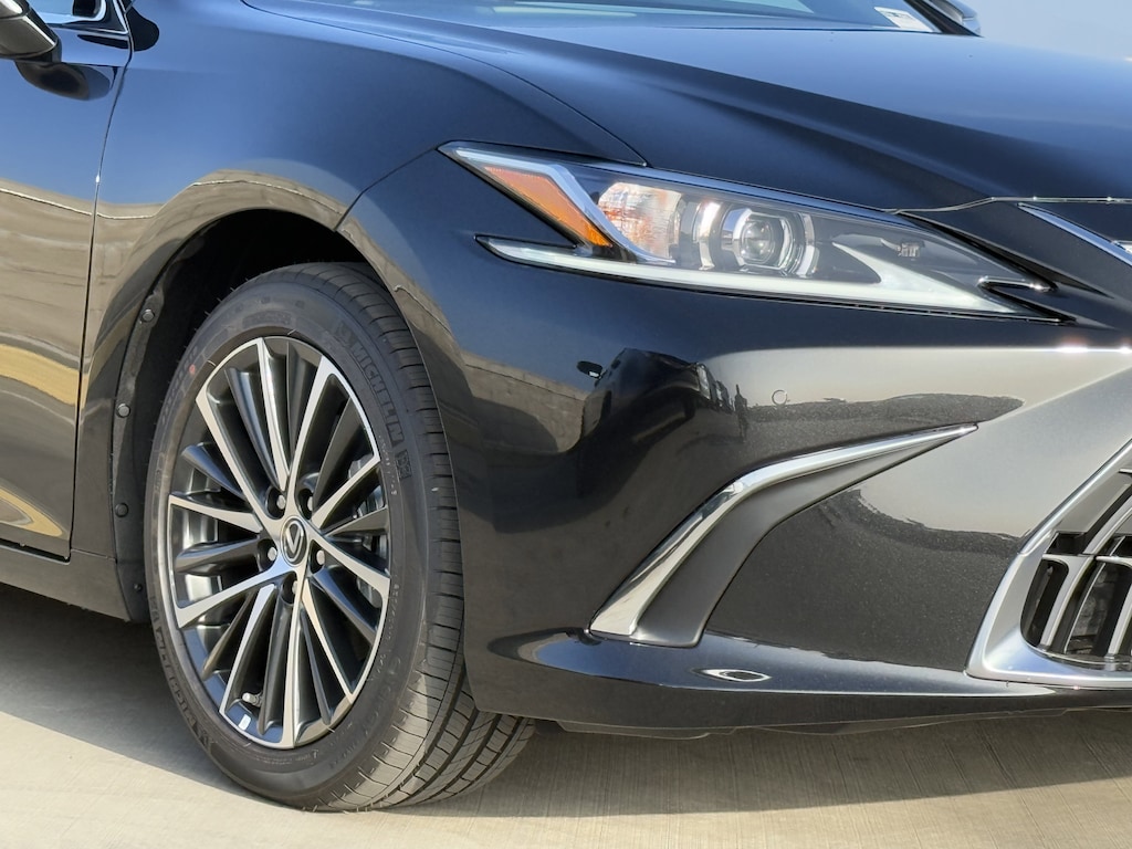 New 2025 Lexus ES 300h SEDAN