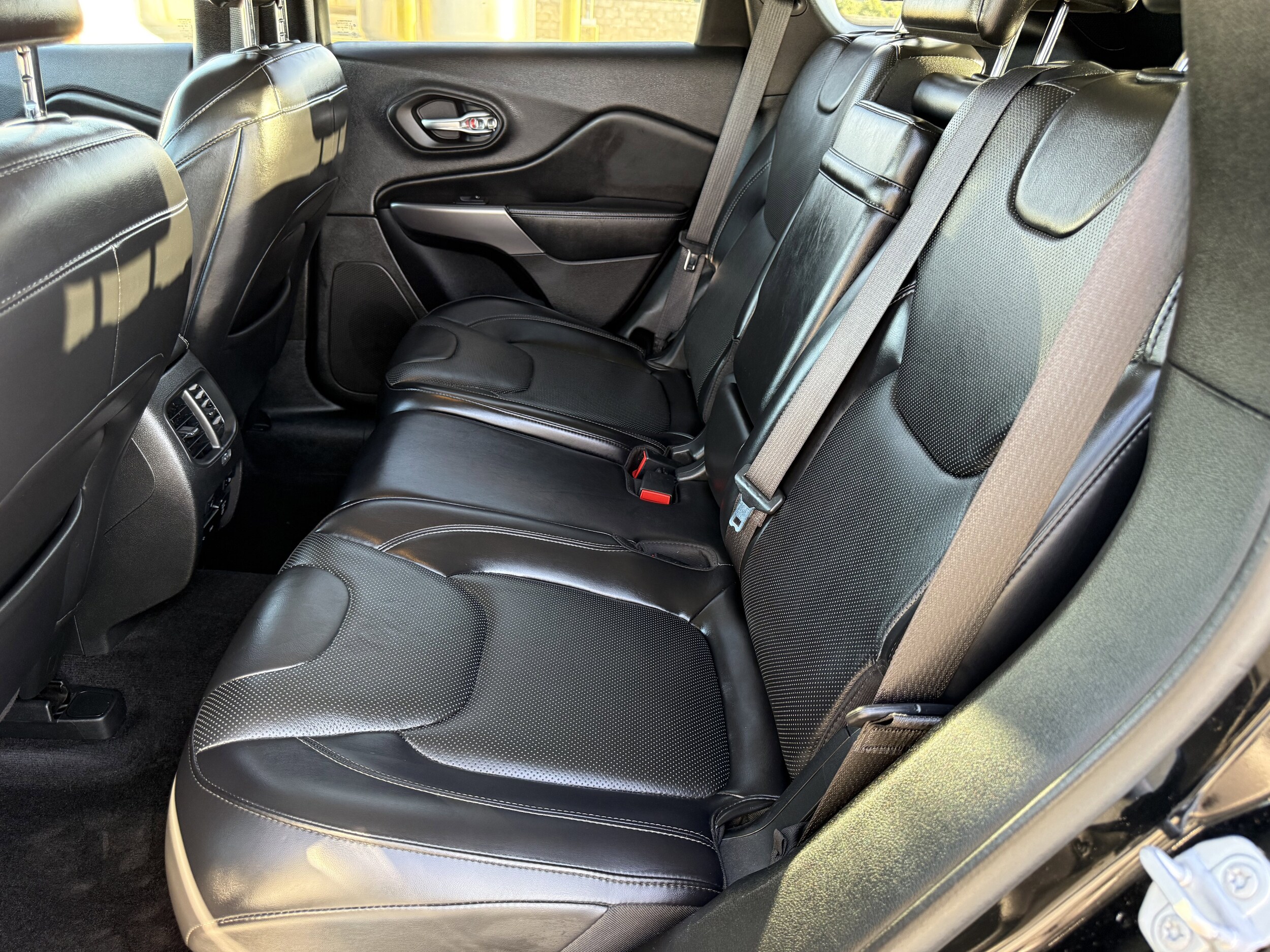 2019 Jeep Cherokee Overland - Photo 29