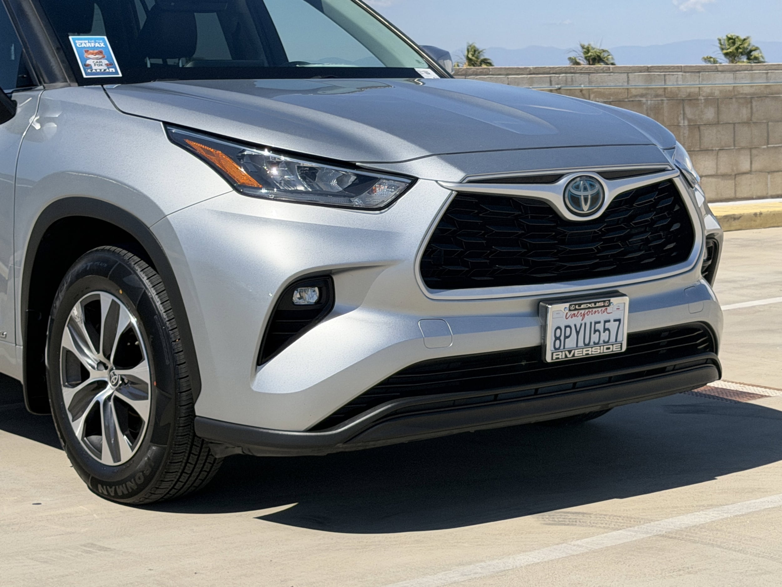 2020 Toyota Highlander Hybrid XLE photo 2