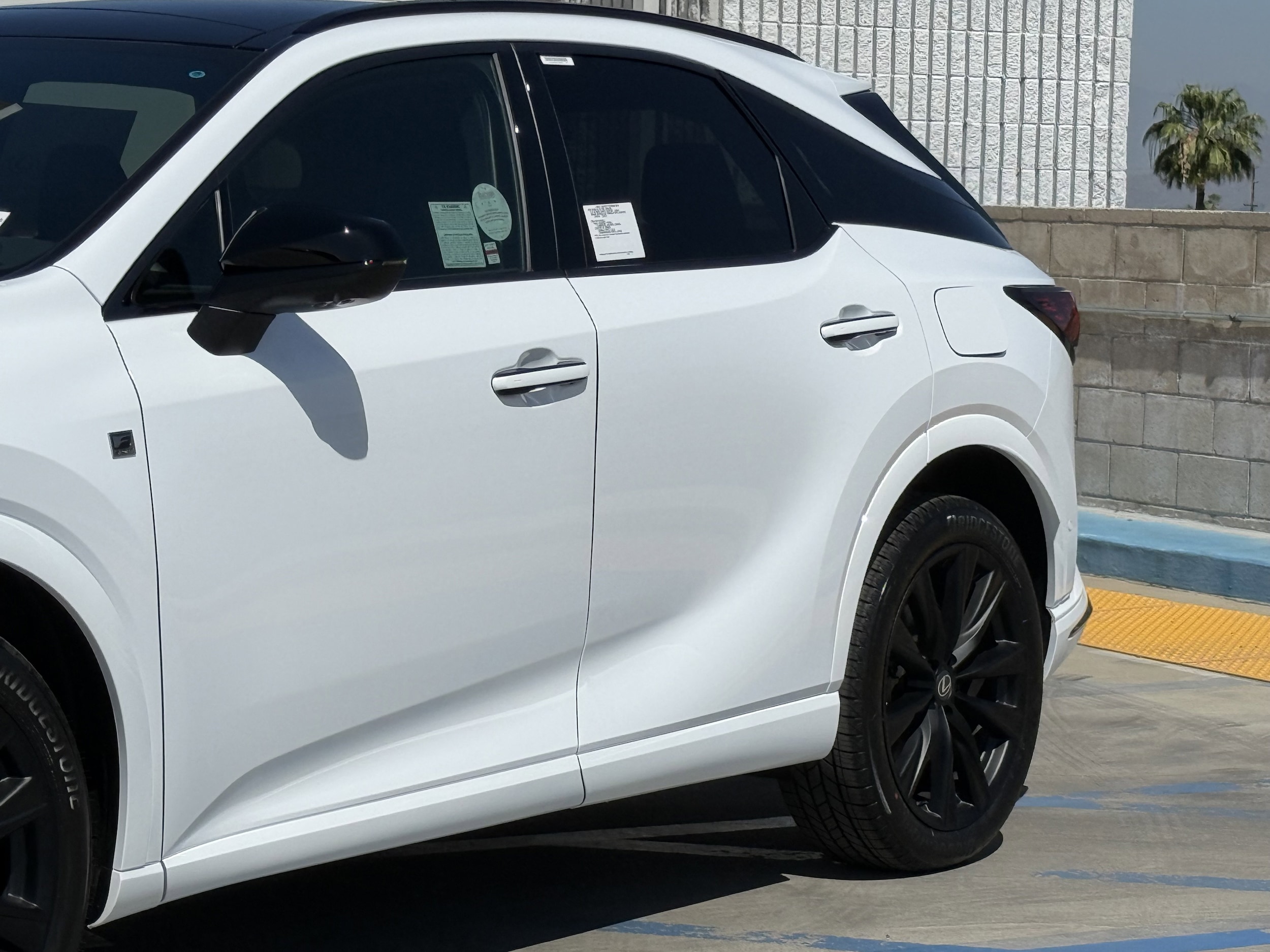2026 Lexus RX 500h F-Sport - Photo 8