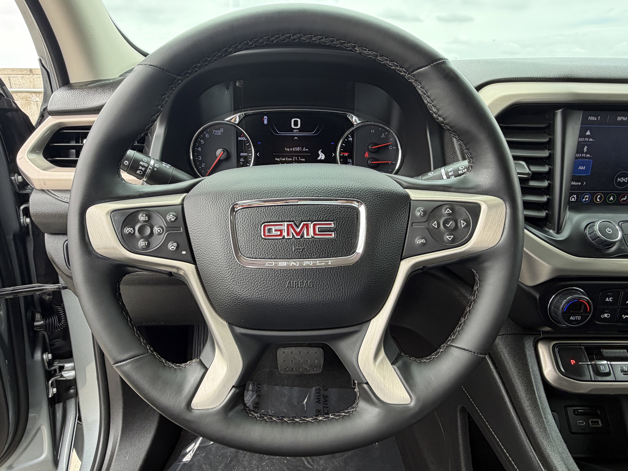 2023 GMC Acadia Denali - Photo 23