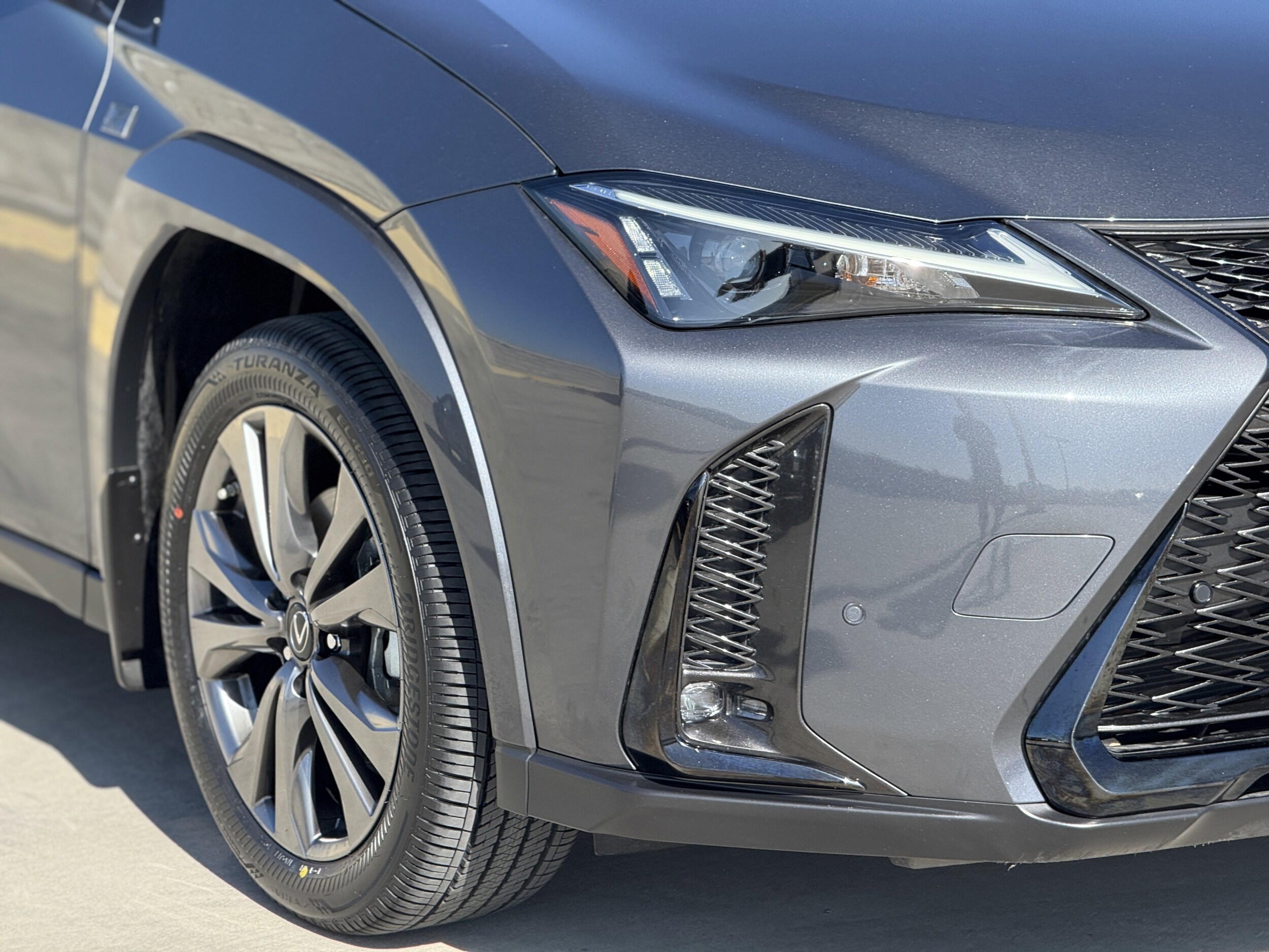 2024 Lexus UX 250h F SPORT Design photo 4