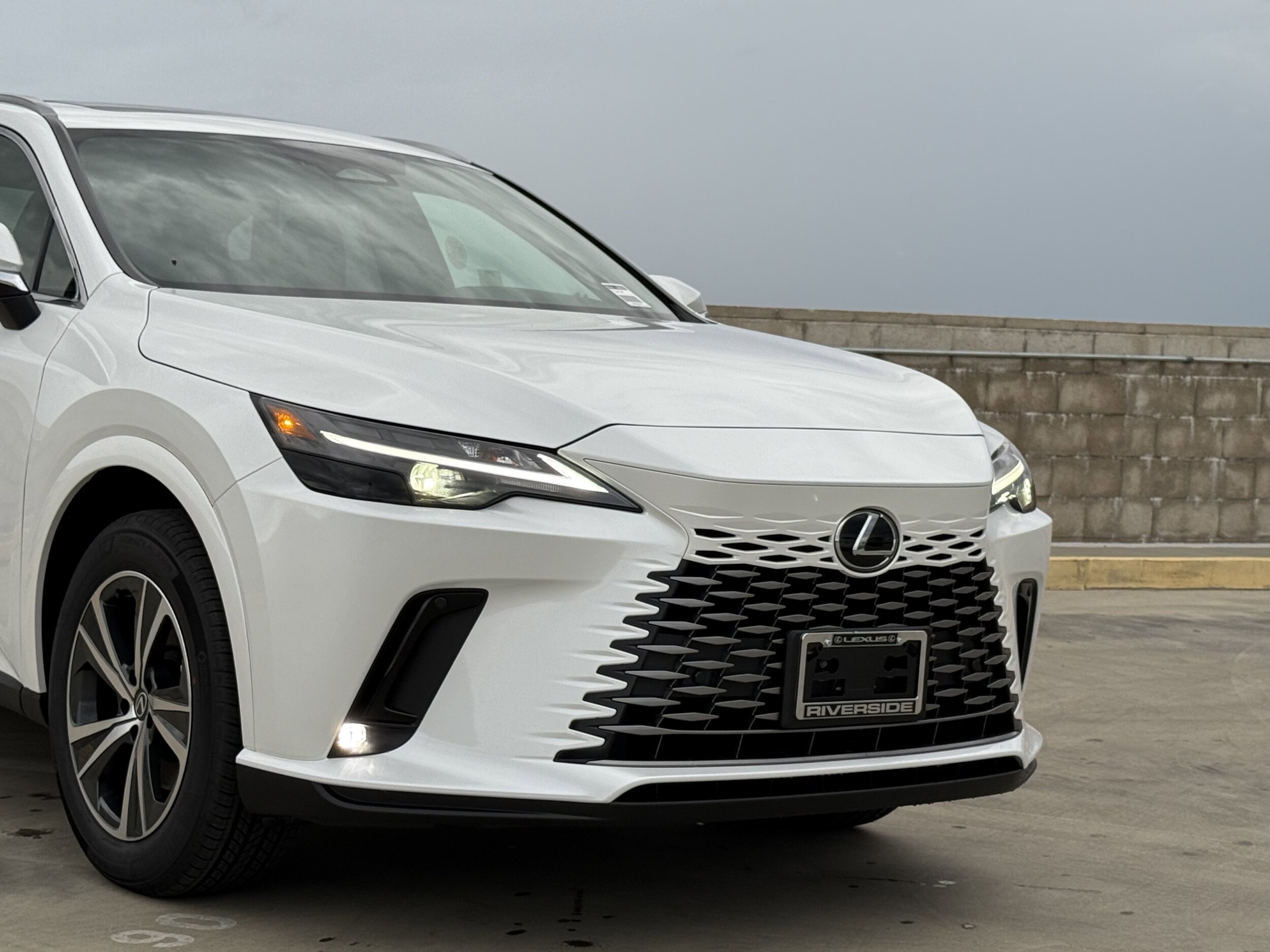 2026 Lexus RX 350 photo 3