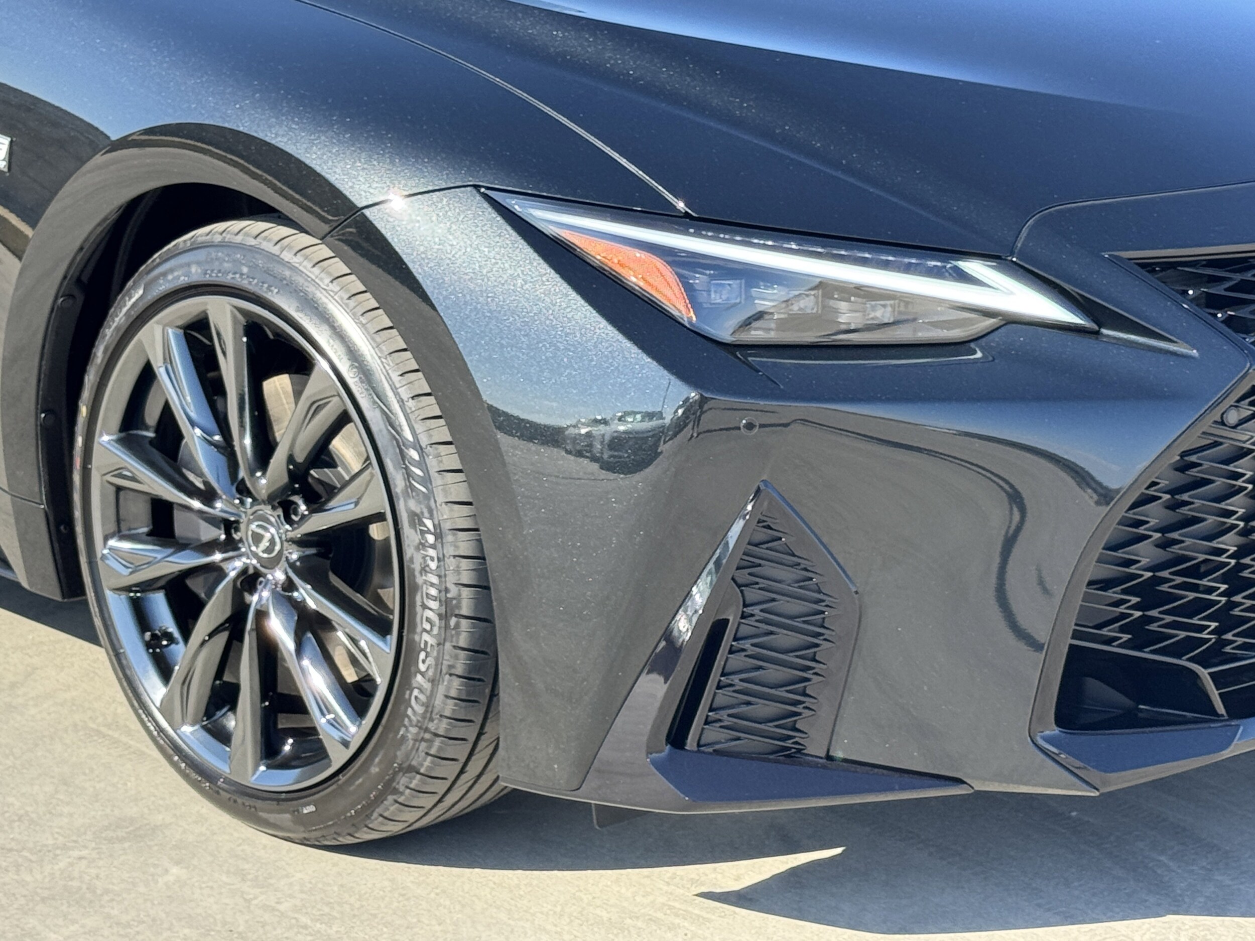 2025 Lexus IS 350 F SPORT photo 4