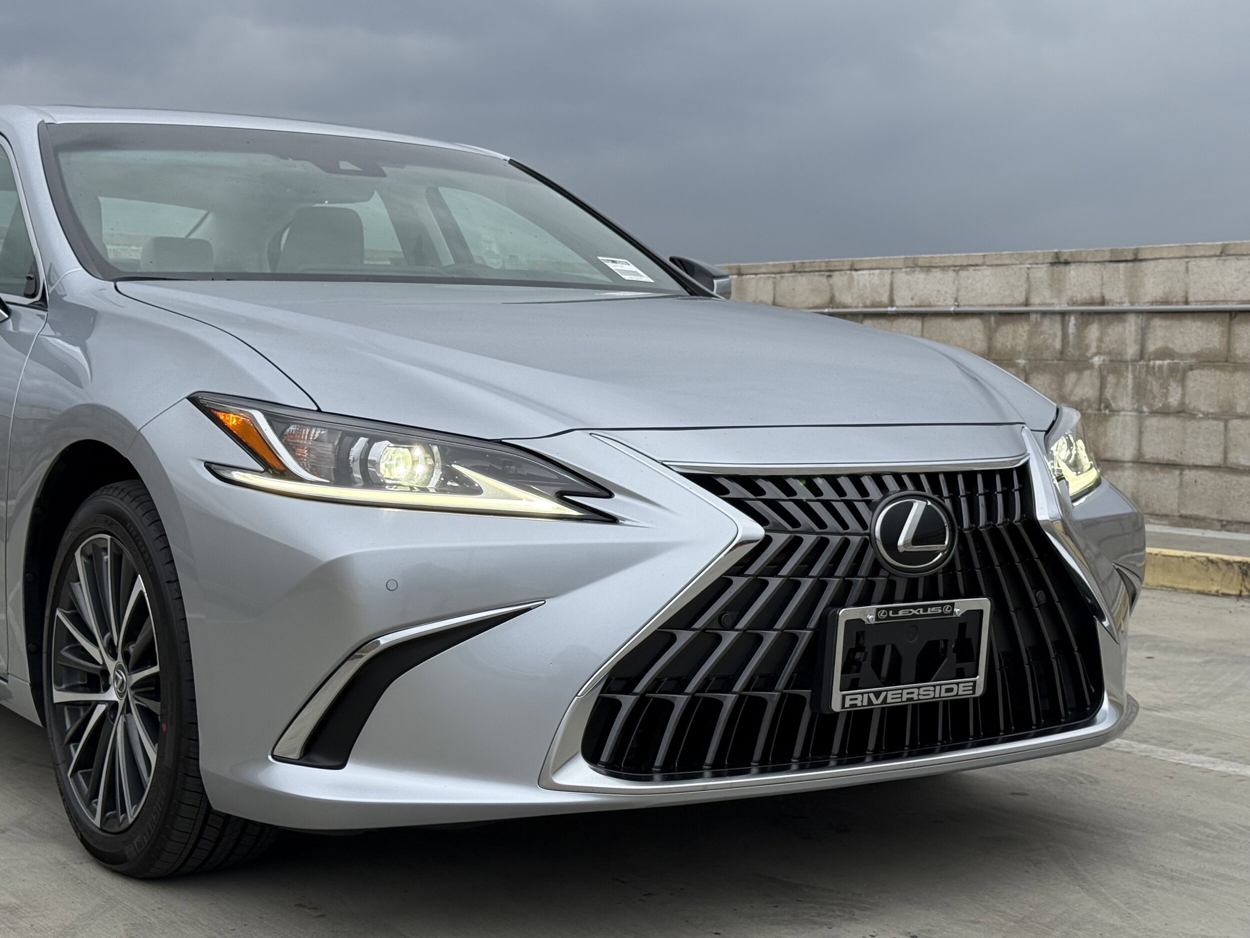2025 Lexus ES 350 photo 3