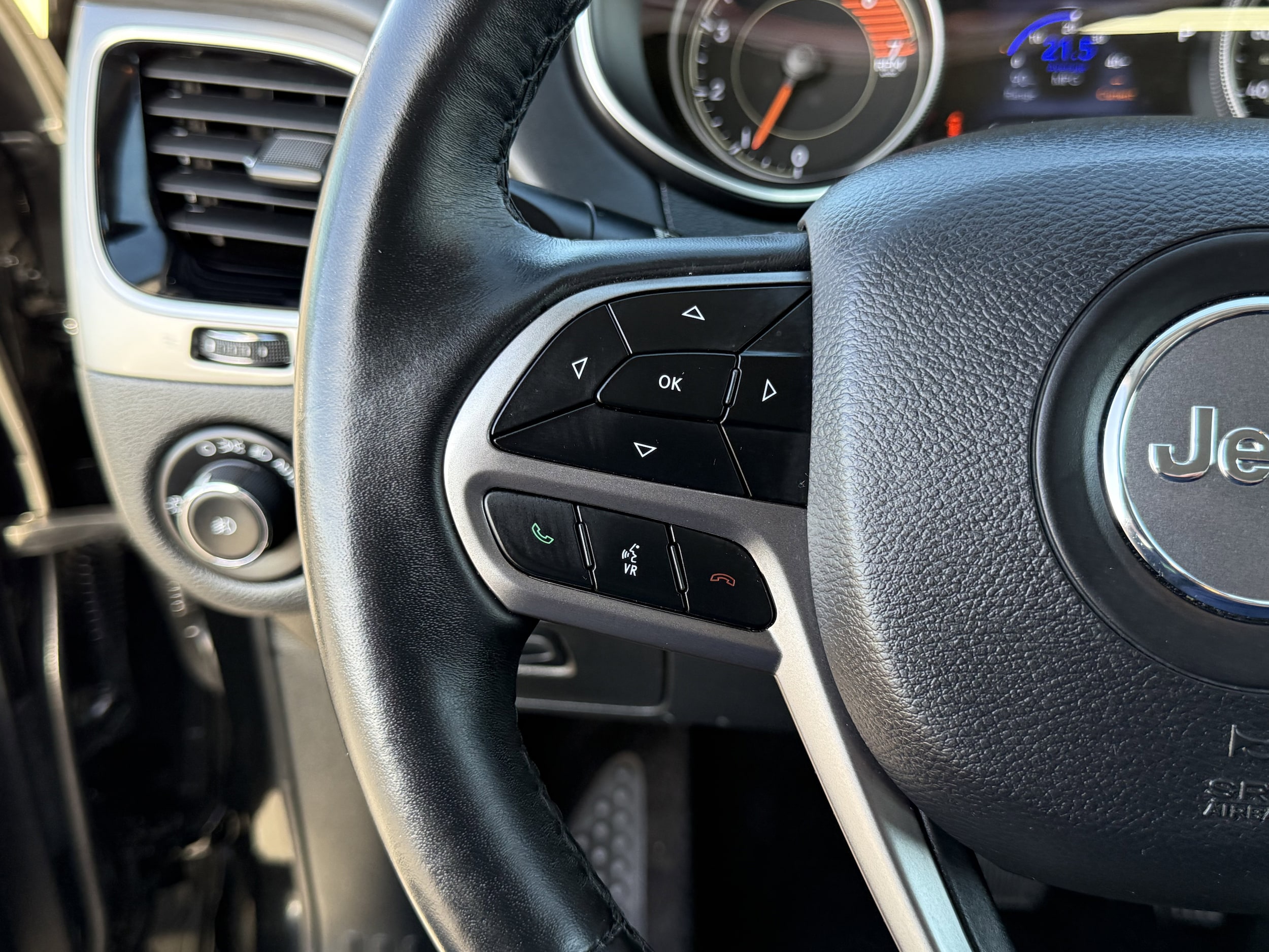 2019 Jeep Cherokee Overland - Photo 21