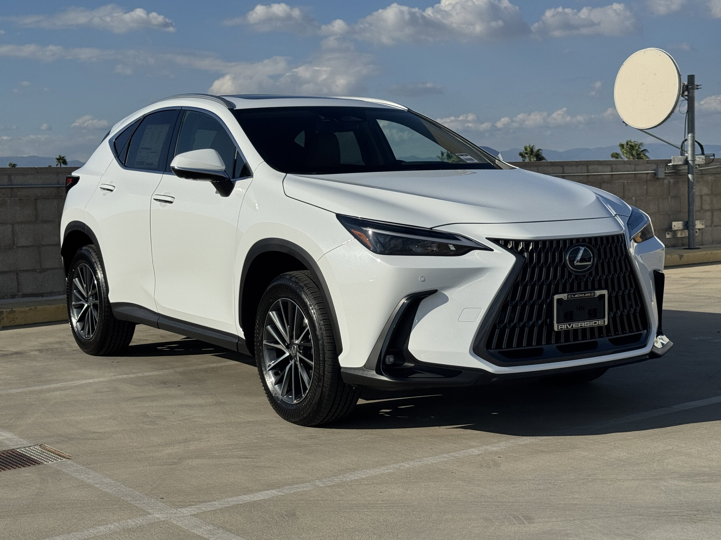 2026 Lexus NX 350h Premium photo 2