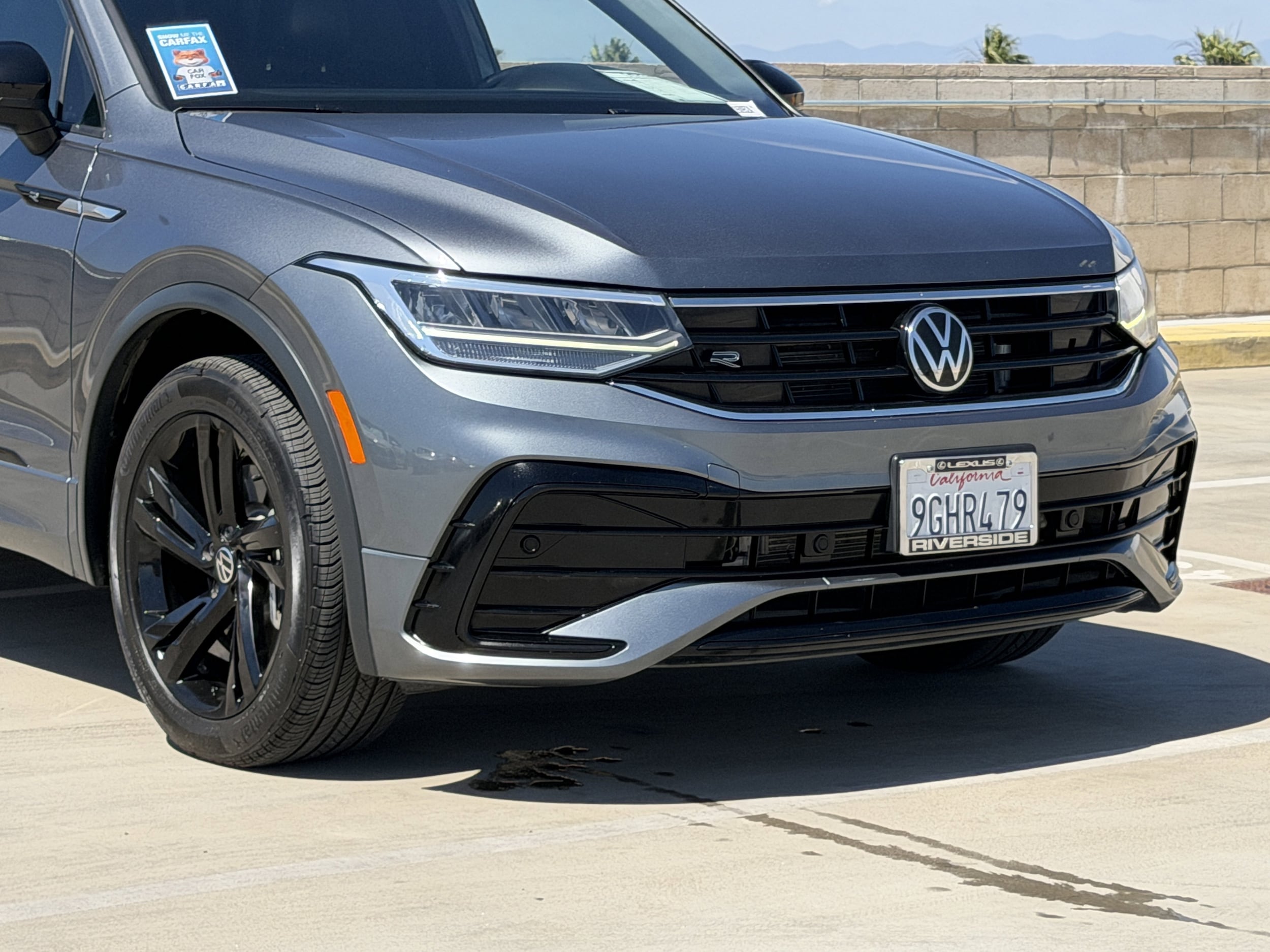 2023 Volkswagen Tiguan 2.0T SE R-Line Black photo 2