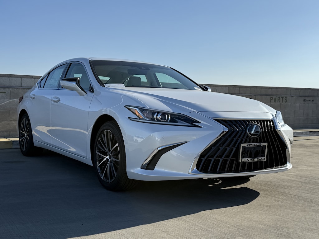 New 2025 Lexus ES 300h SEDAN