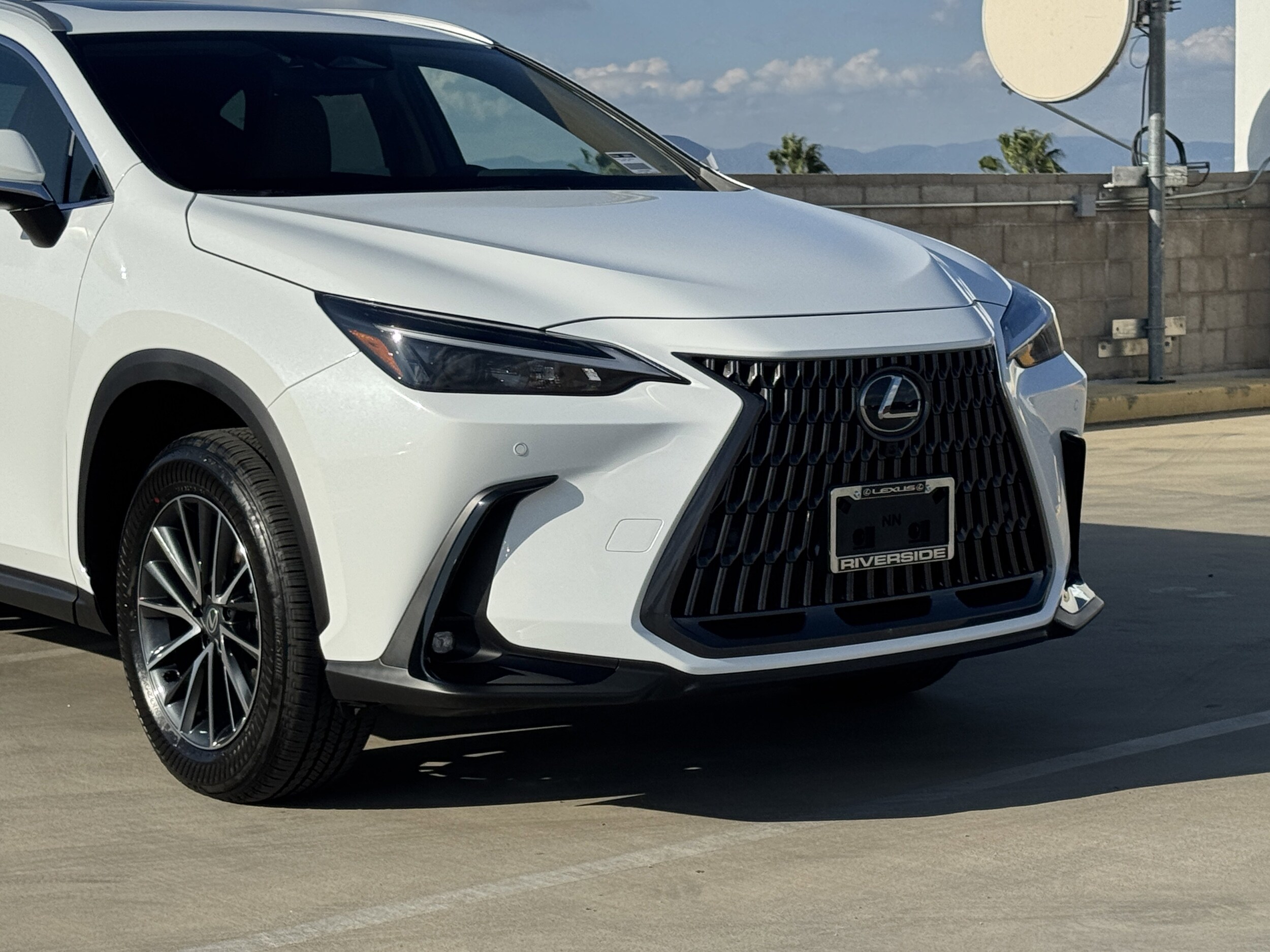 2026 Lexus NX 350h Premium photo 3
