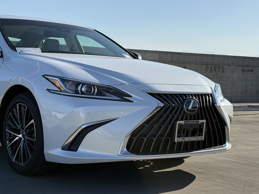 New 2025 Lexus ES 300h SEDAN