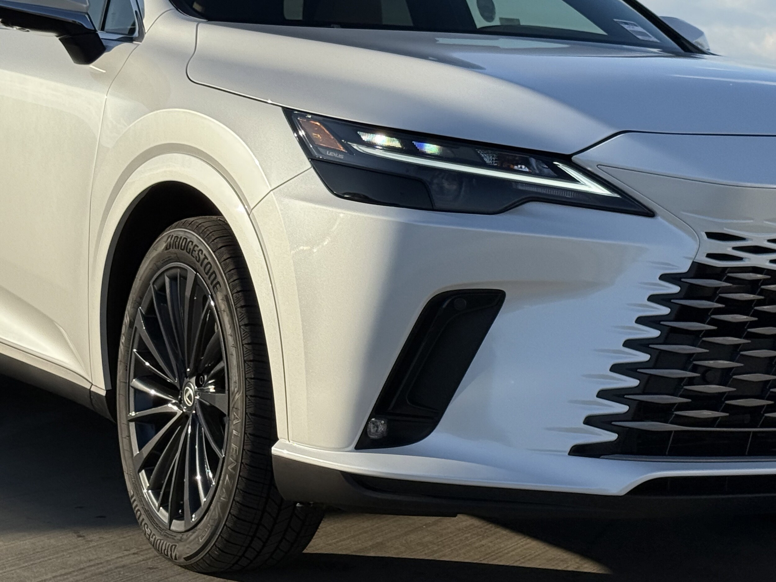 2026 Lexus RX 350h Premium photo 3
