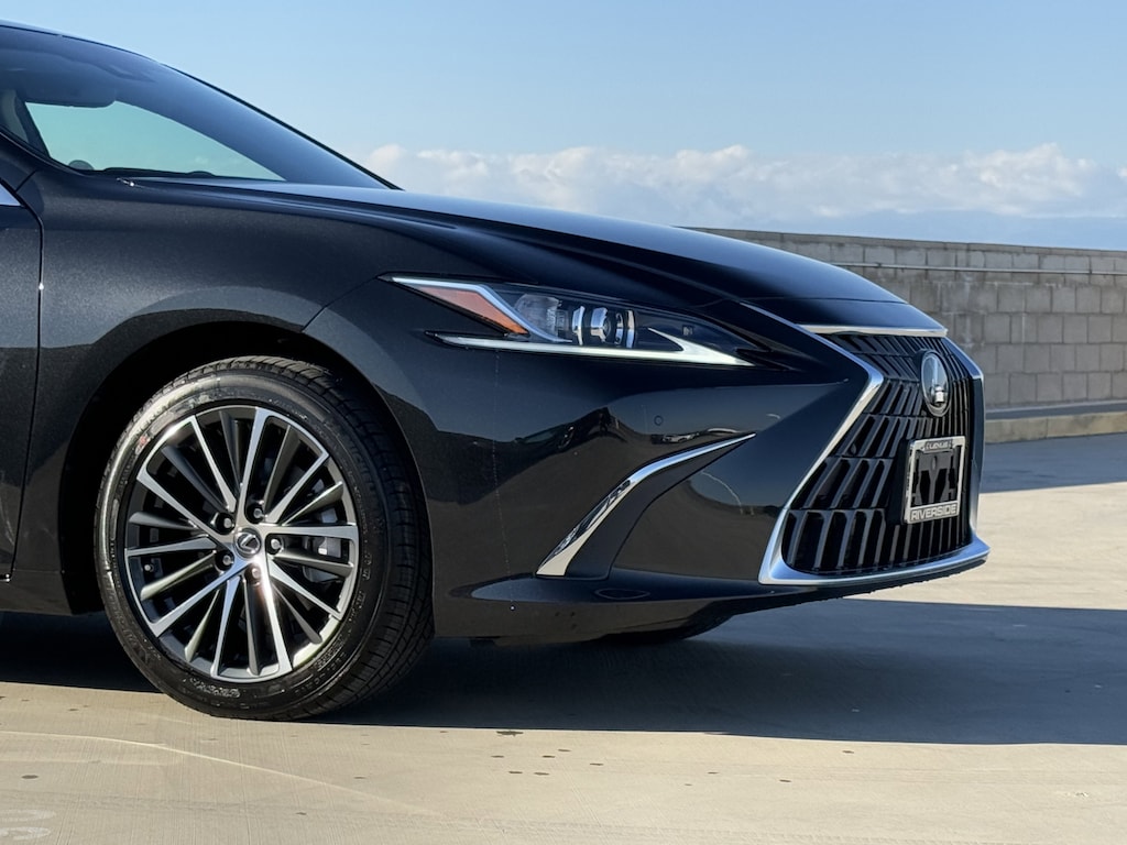 New 2025 Lexus ES ES 300h SEDAN