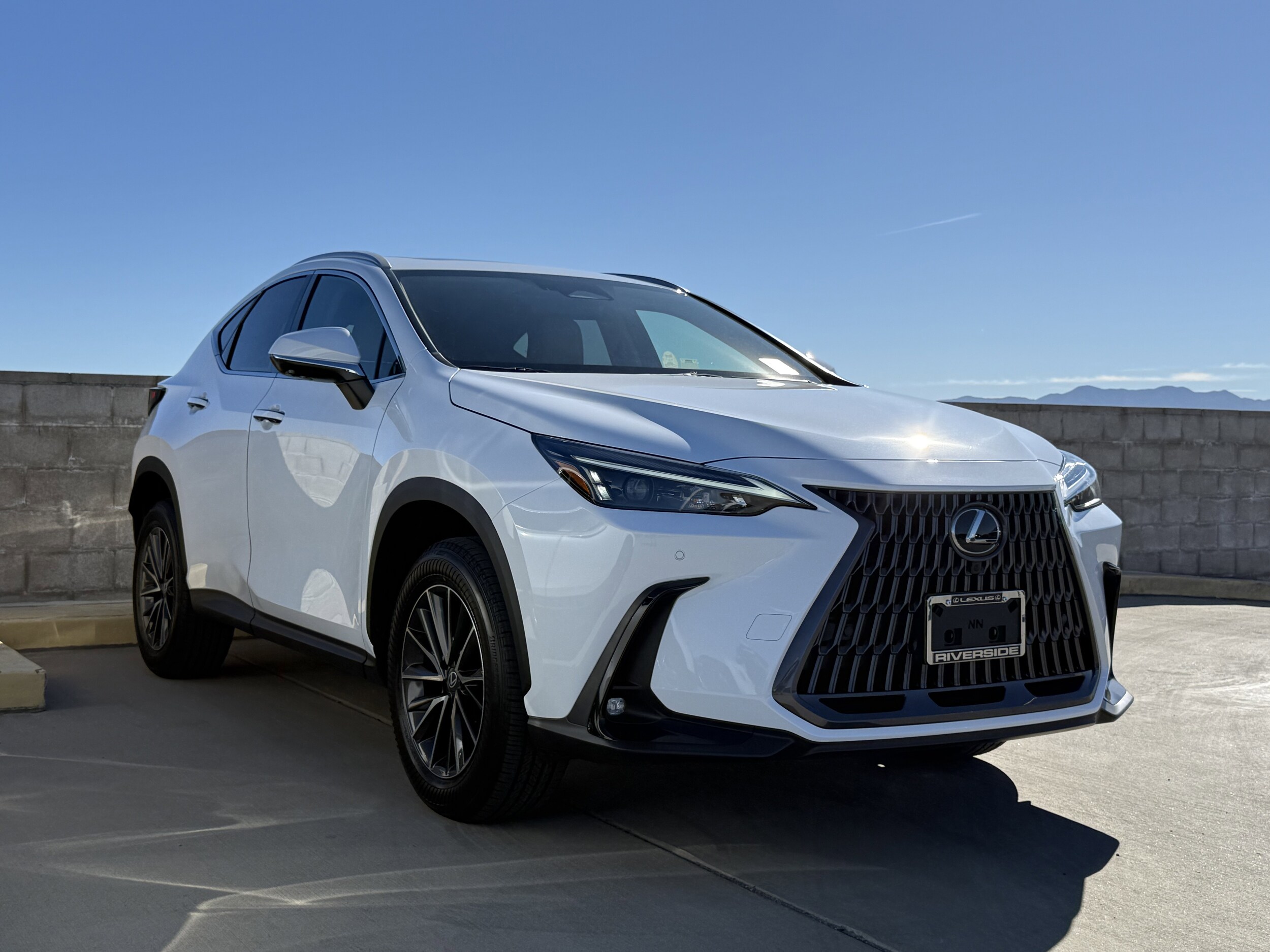 2026 Lexus NX 350h Premium photo 2