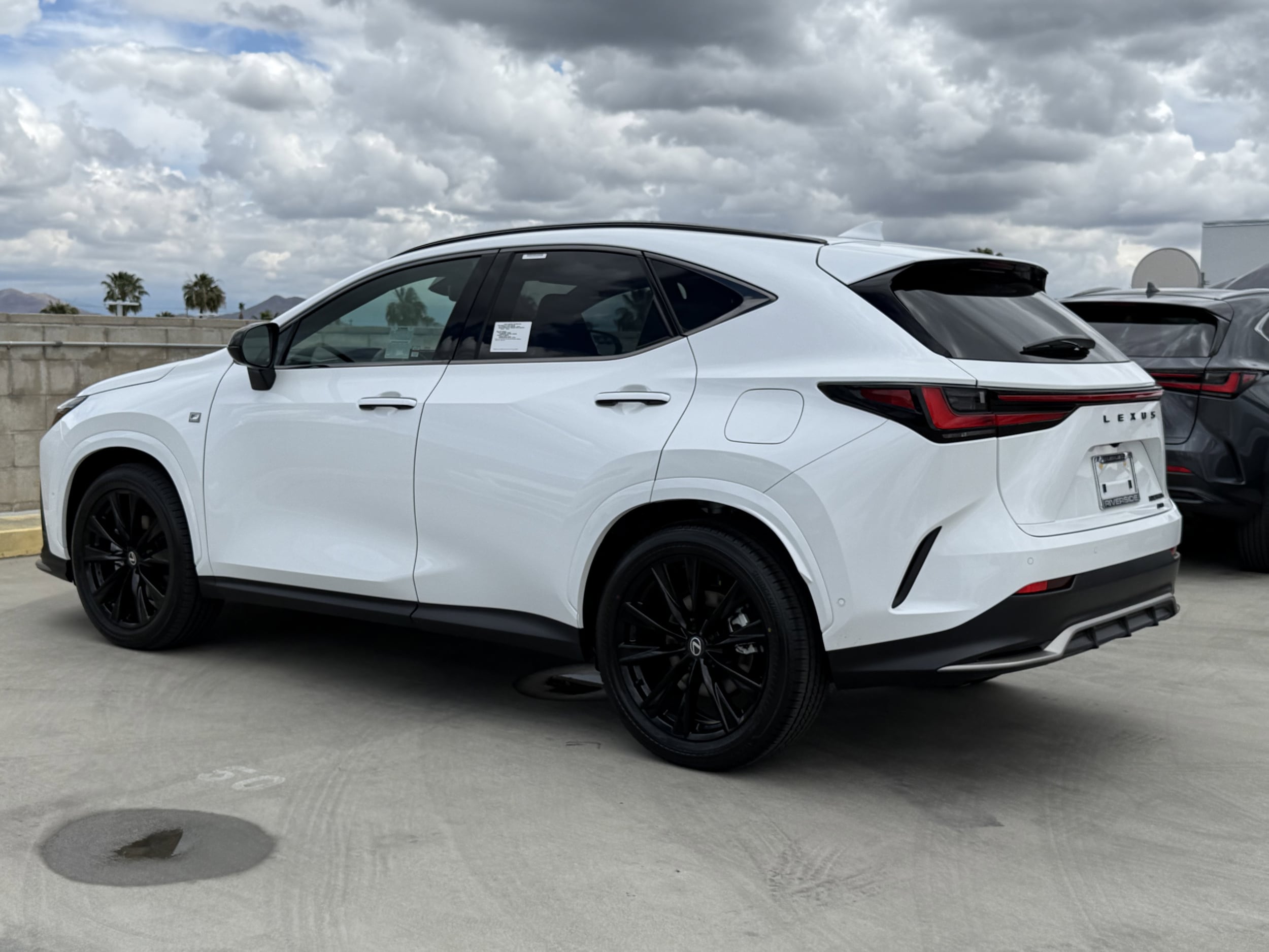 2026 Lexus NX 350h F-Sport - Photo 9