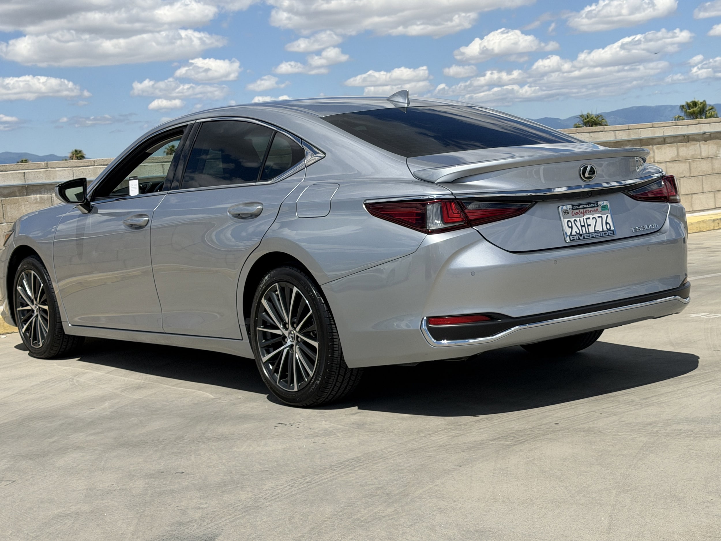 2025 LEXUS ES 300h Base photo 3