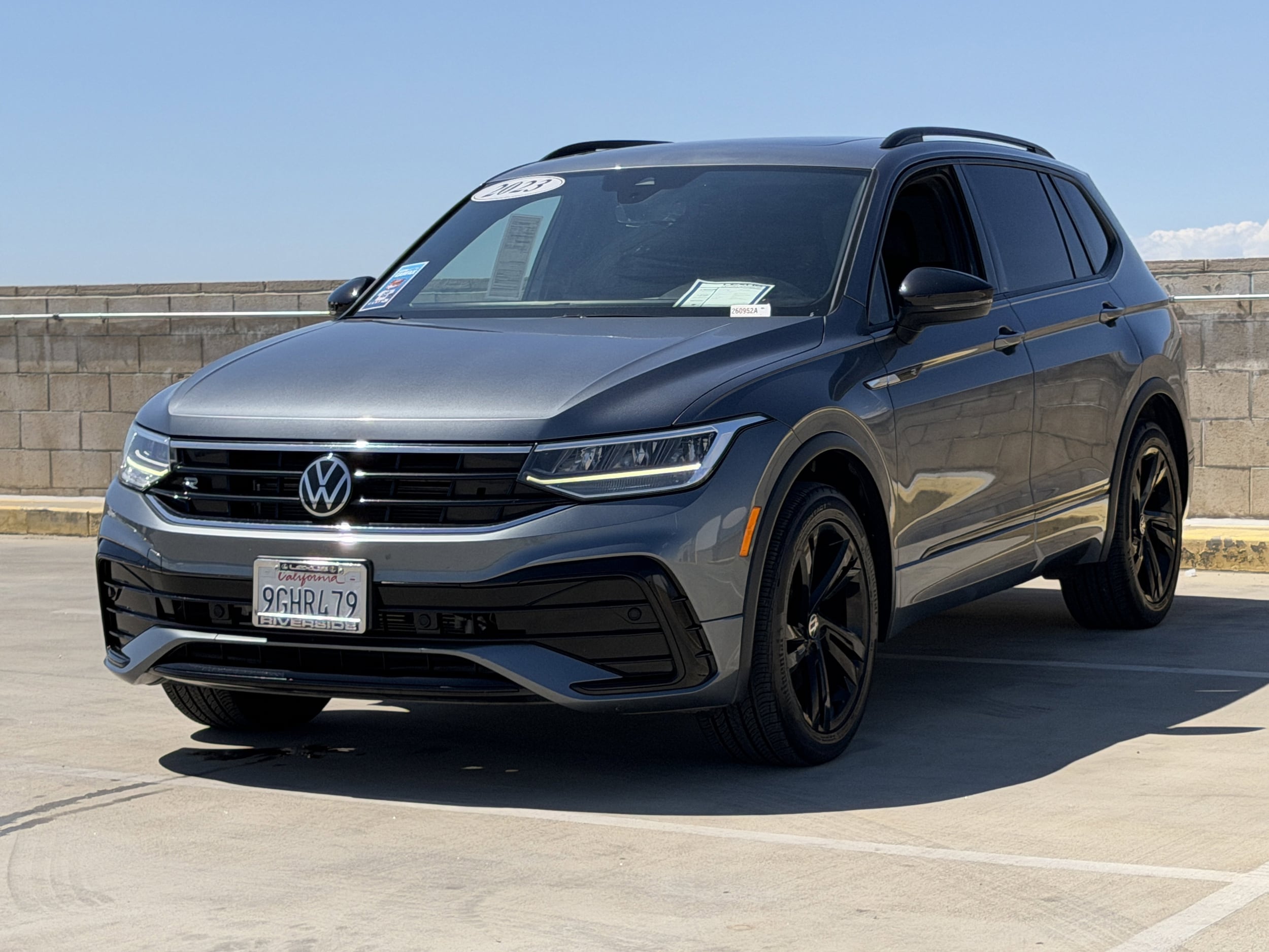 2023 Volkswagen Tiguan 2.0T SE R-Line Black photo 5