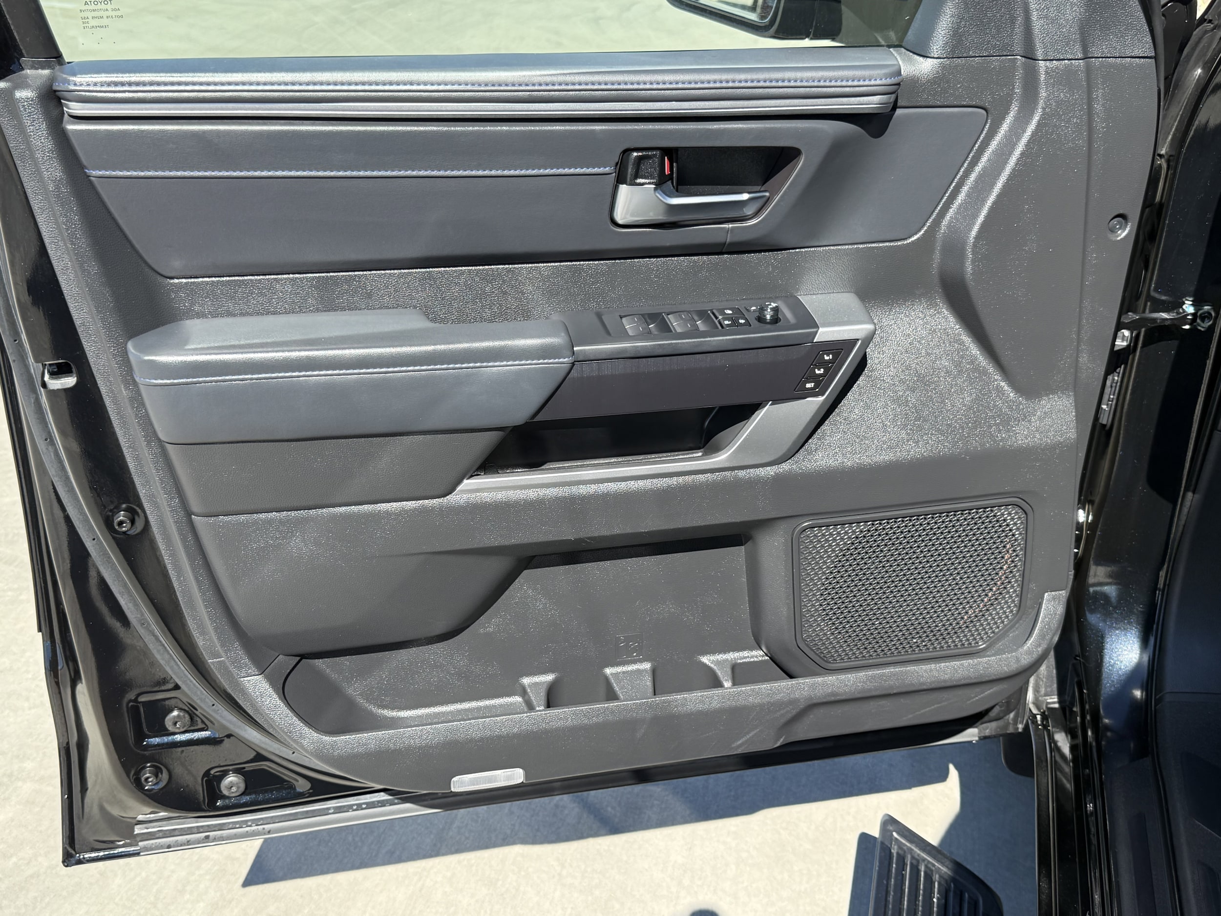 2024 Toyota Sequoia Platinum - Photo 16