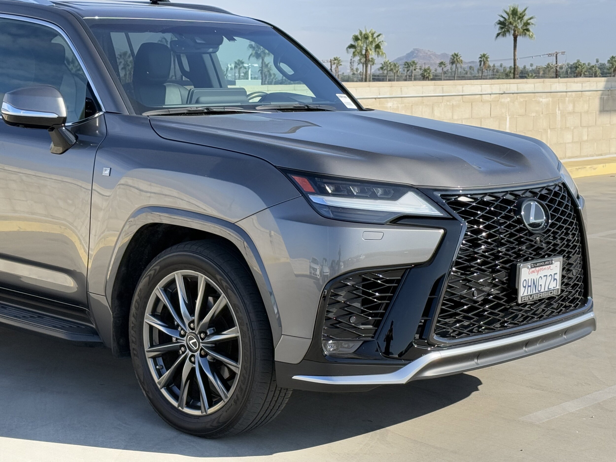 2023 Lexus LX 600 F SPORT photo 2