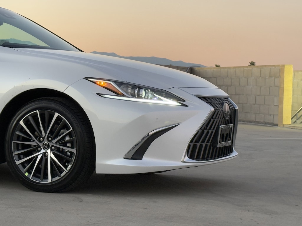 New 2025 Lexus ES ES 300h SEDAN