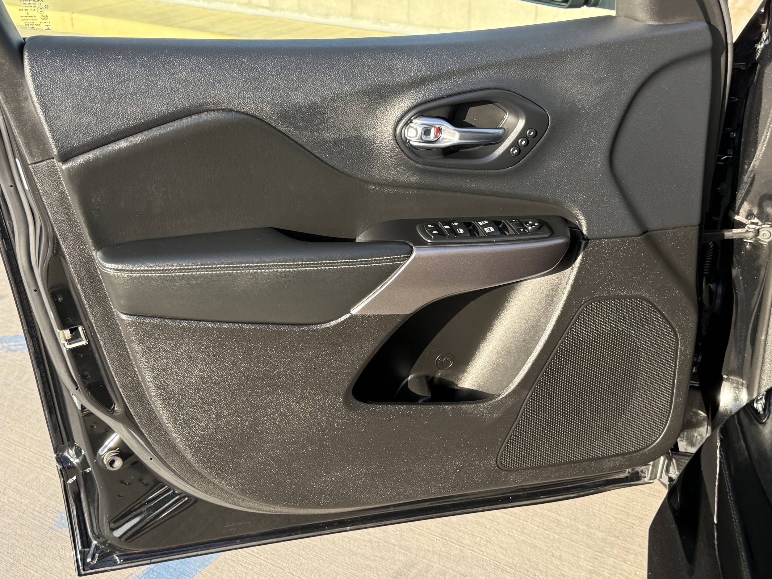 2019 Jeep Cherokee Overland - Photo 17