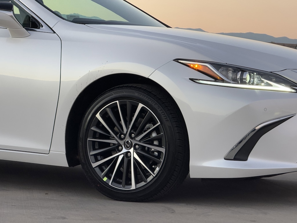 New 2025 Lexus ES ES 300h SEDAN