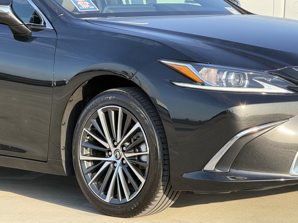 Certified 2025 Lexus ES 300h Base Sedan