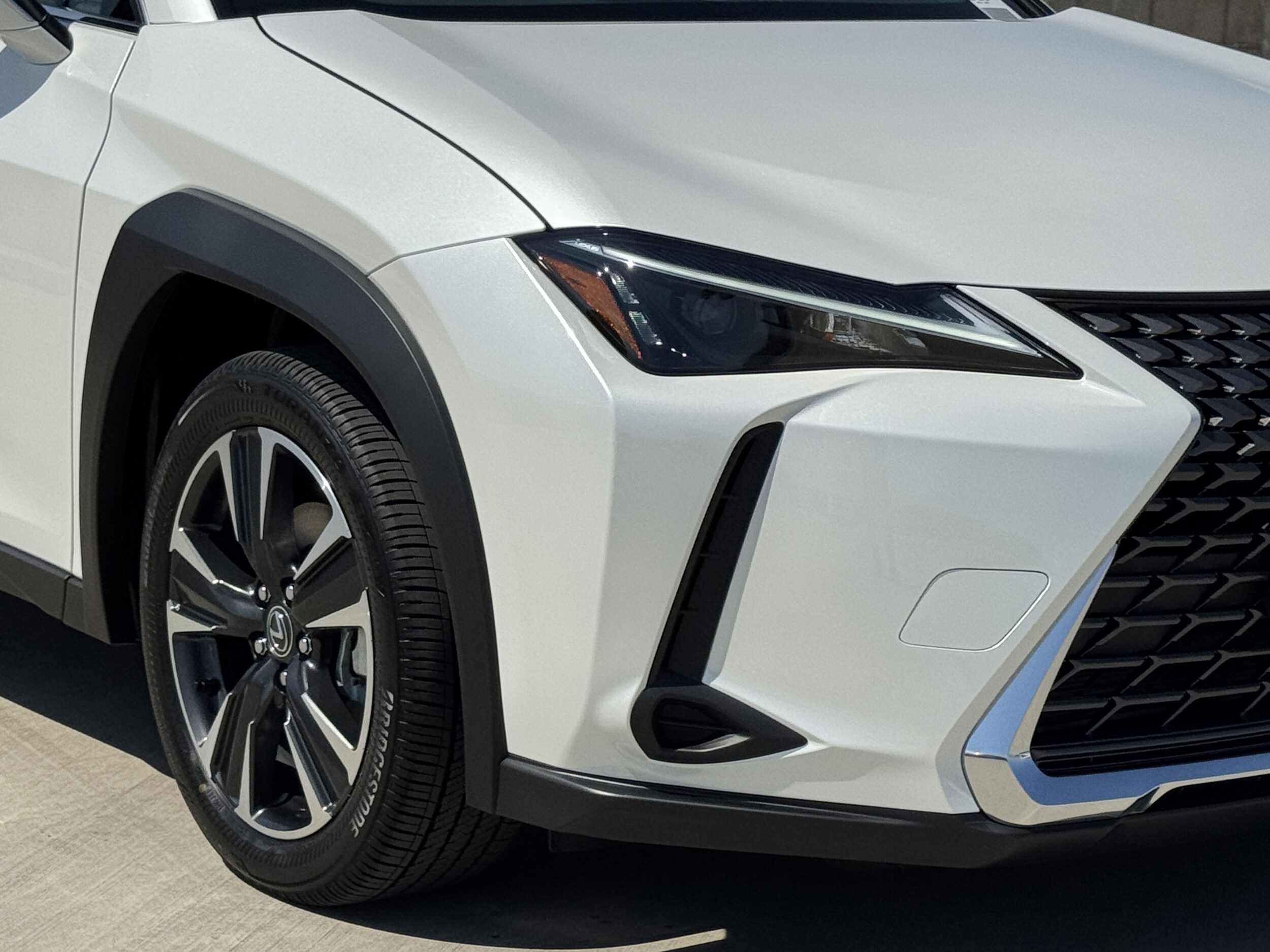 2025 Lexus UX photo 4