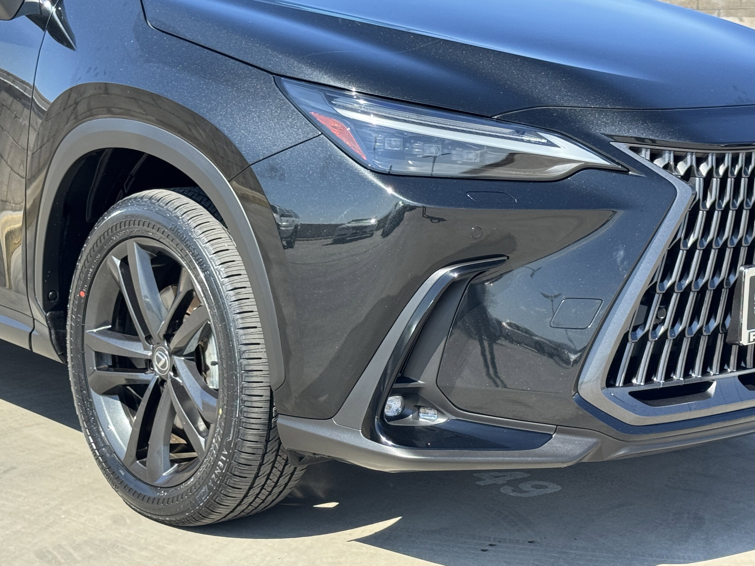 2024 Lexus NX 450h+ Luxury photo 4