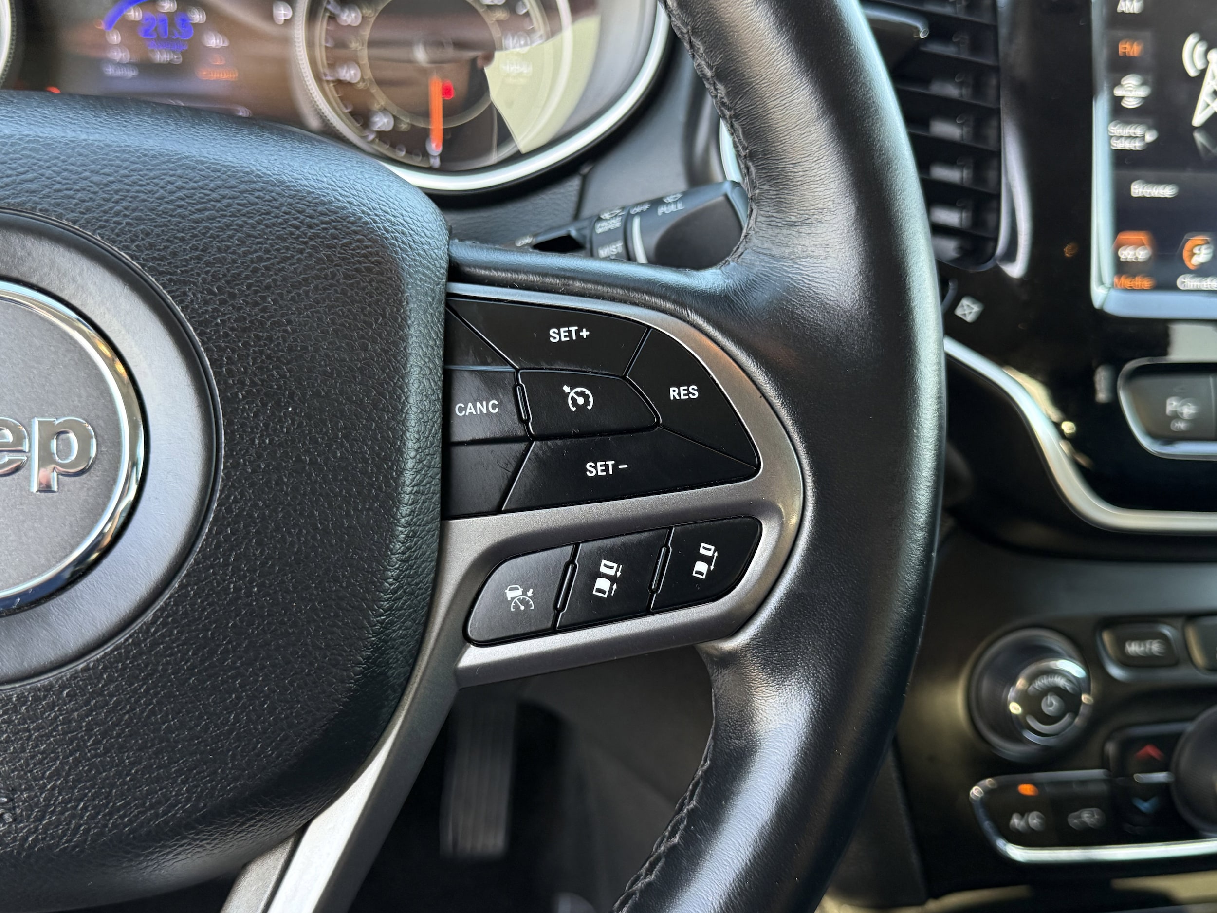 2019 Jeep Cherokee Overland - Photo 22