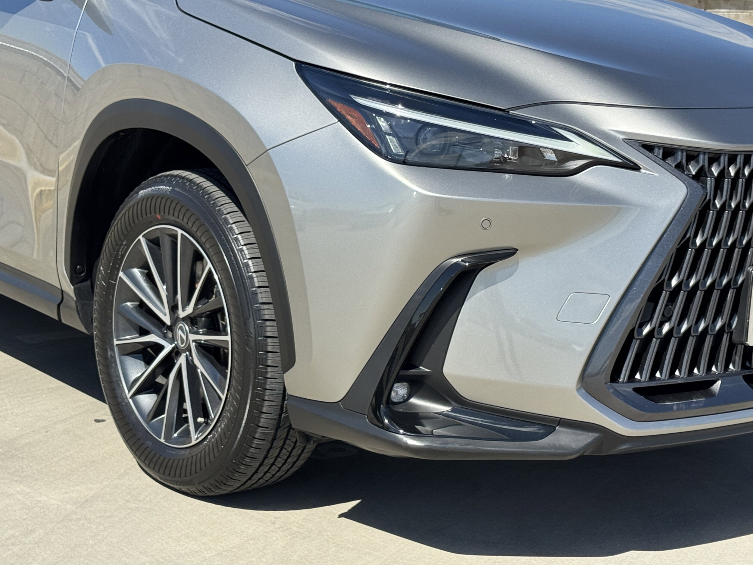 2025 Lexus NX 250 Premium photo 4